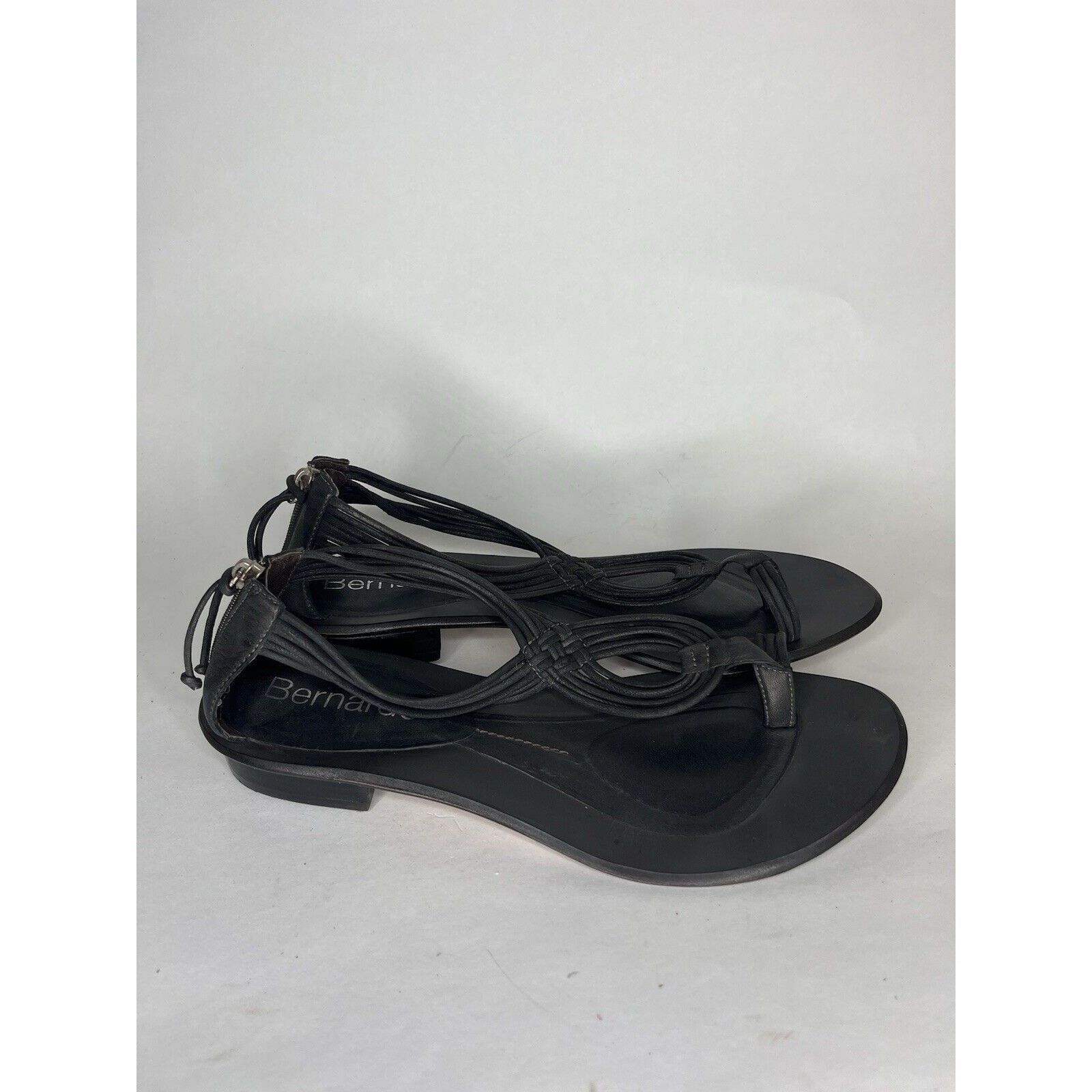 Other Bernardo Black Leather Toe Post Back Zipper Heel Sandals Wom Size US 8.5 / IT 38.5 - 1 Thumbnail
