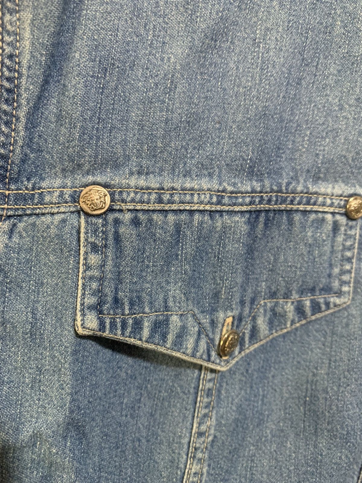 Versace Vintage 90s Istante Versace Denim Shirt w Istante Buttons Size US M / EU 48-50 / 2 - 8 Thumbnail