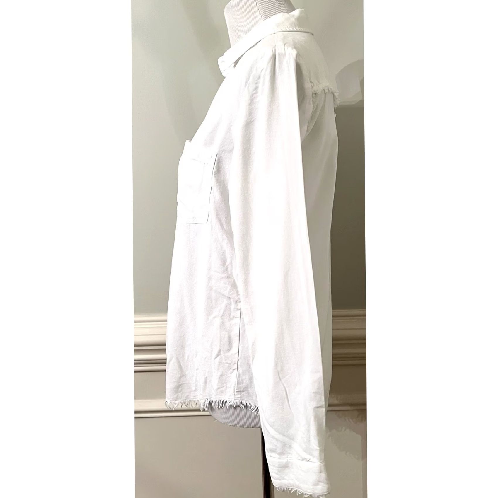 Anthropologie CLOTH & STONE Anthropologie White Button Up Top Tencel Fray Hem Long Sleeve XS Shirt Women XS White Button-Up Lyocell Size XS / US 0-2 / IT 36-38 - 3 Thumbnail