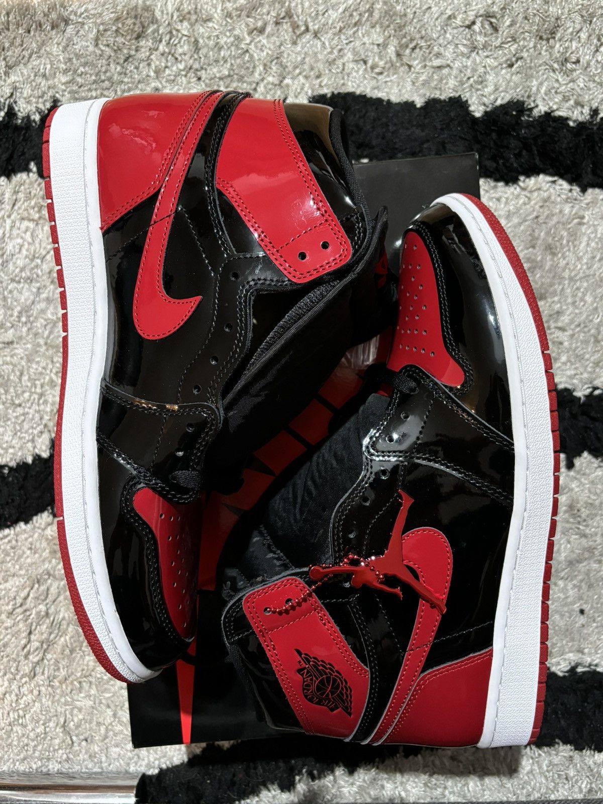 Jordan Brand Air Jordan 1 Retro High OG Patent Bred Size US 11 / EU 44 - 2 Thumbnail