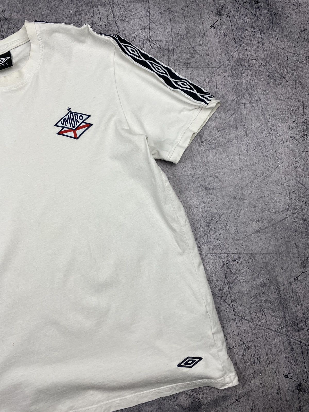 Umbro Umbro England Soccer Jersey Lampas Tee T Shirt Size US L / EU 52-54 / 3 - 3 Thumbnail