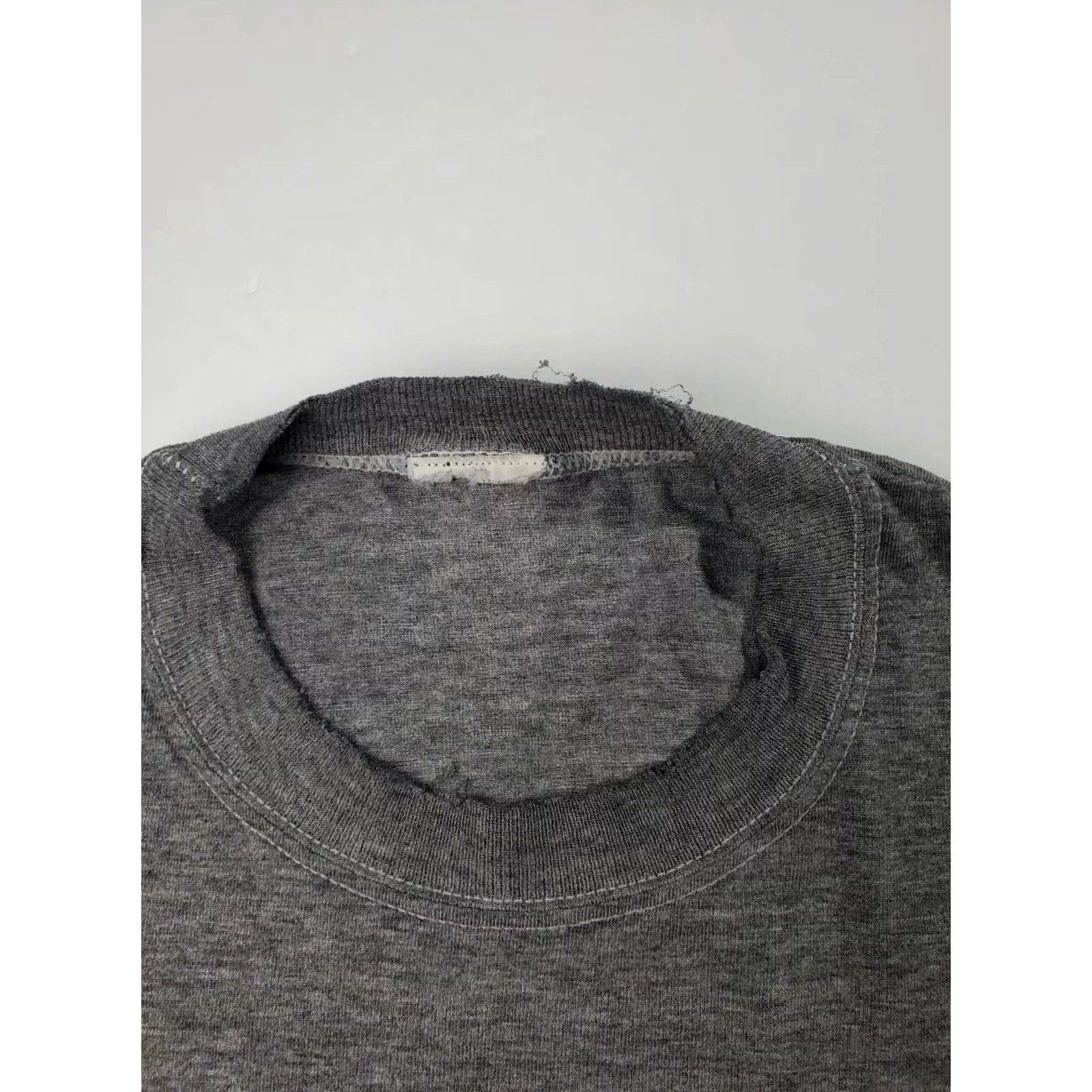 Guess VINTAGE GUESS T SHIRT Mens Gray Short Sleeve Embroidered Logo Distressed 1990s Med/Lrg Size US M / EU 48-50 / 2 - 6 Thumbnail
