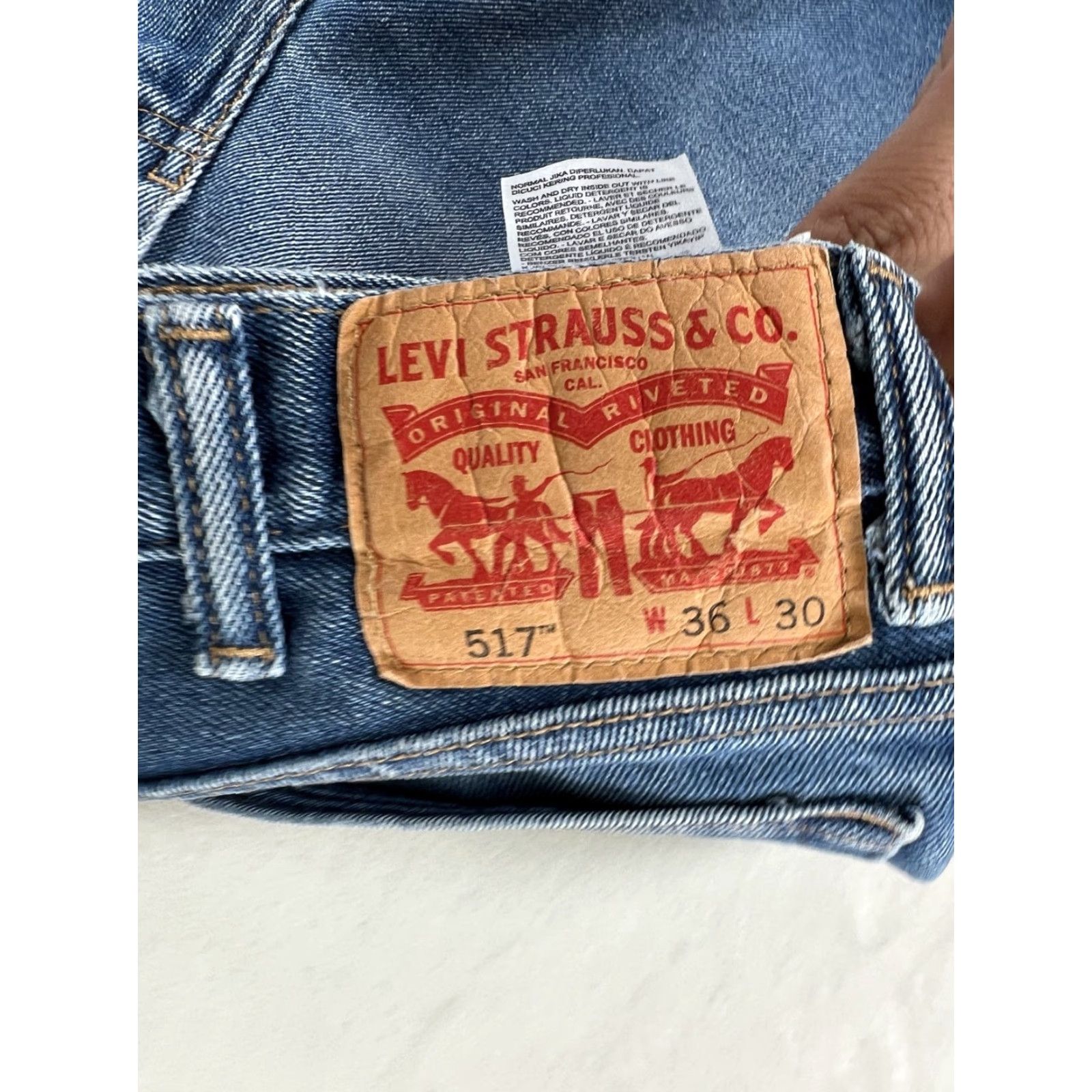 Levi's VINTAGE Levi's 517 Jeans Mens 32x28 Boot Cut Flare Denim Blue 90s Americana Western Cowboy Work Wear Red Tab 5-Pocket Size US 32 / EU 48 - 4 Thumbnail