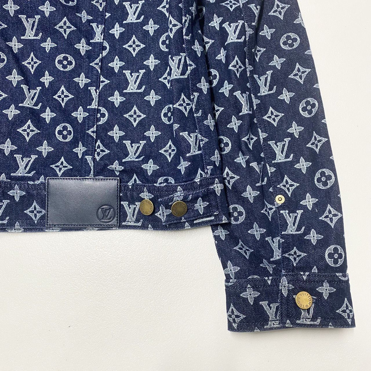 Louis Vuitton Louis vuitton mens monogram denim trucker jacket SIZE 50 M Size US M / EU 48-50 / 2 - 6 Thumbnail