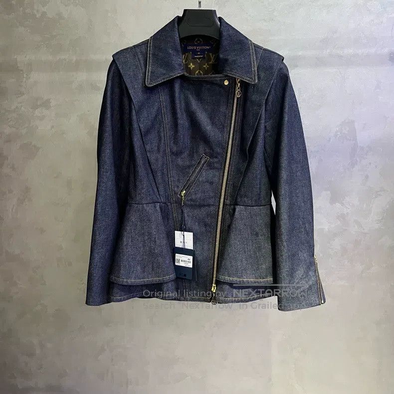 Louis Vuitton Louis Vuitton 25 Newest Blue Ruffle Waist Zip Long Sleeve Size S / US 4 / IT 40 - 1 Thumbnail