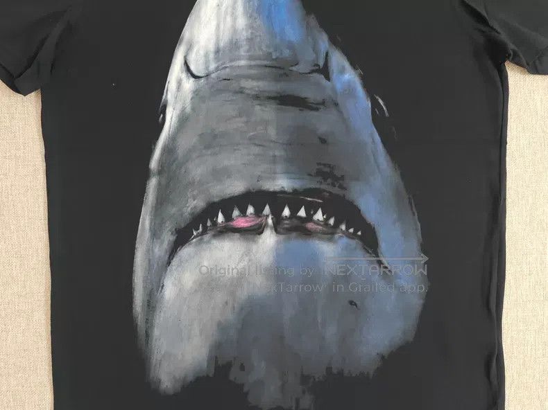Givenchy Givenchy Shark Short Sleeve T-Shirt Size US M / EU 48-50 / 2 - 4 Thumbnail