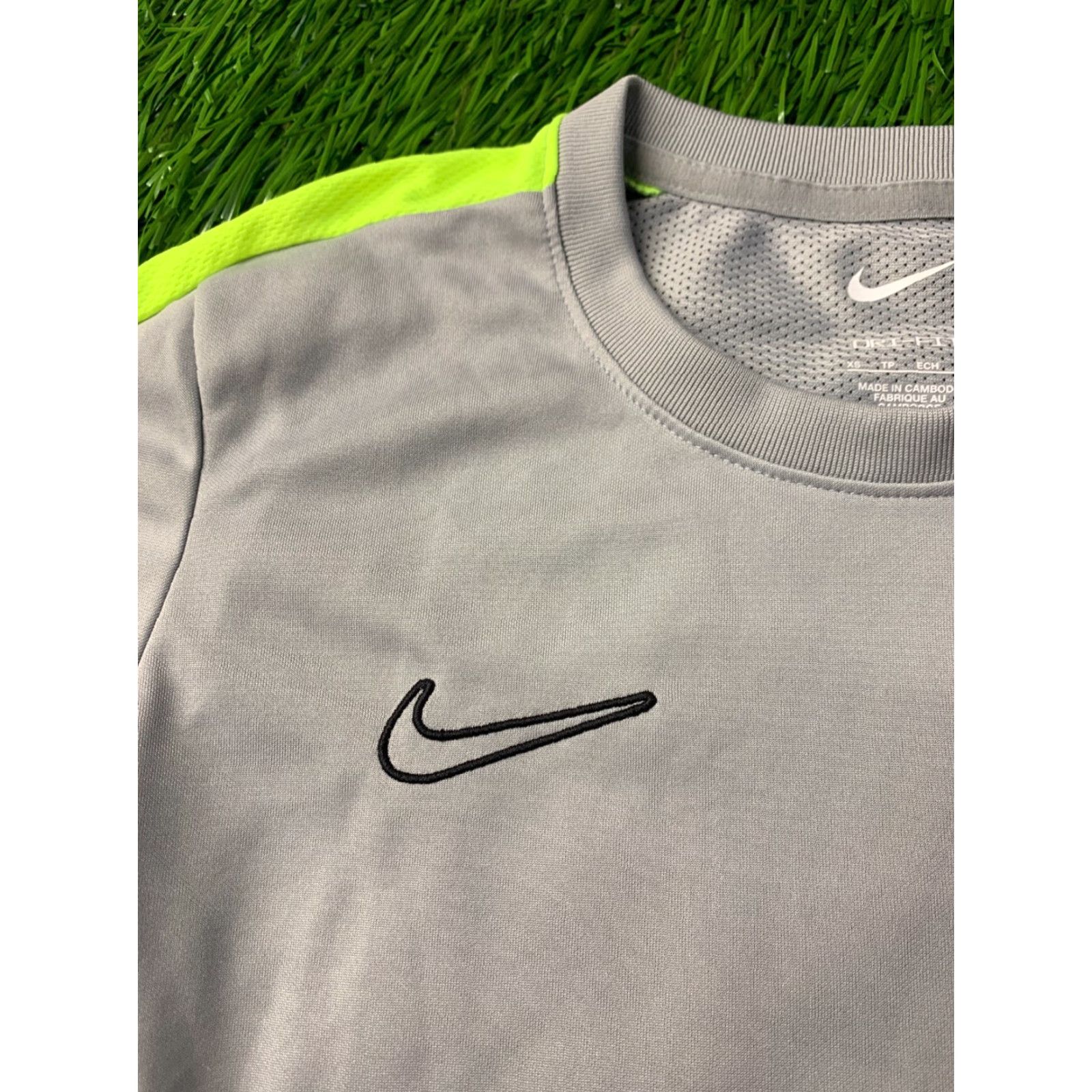 Nike NIKE Academy Dri-FIT 2023 Women Football Soccer Shirt XS Nike Academy Dri-FIT Shirt Women Football Soccer XS Size XS / US 0-2 / IT 36-38 - 3 Thumbnail