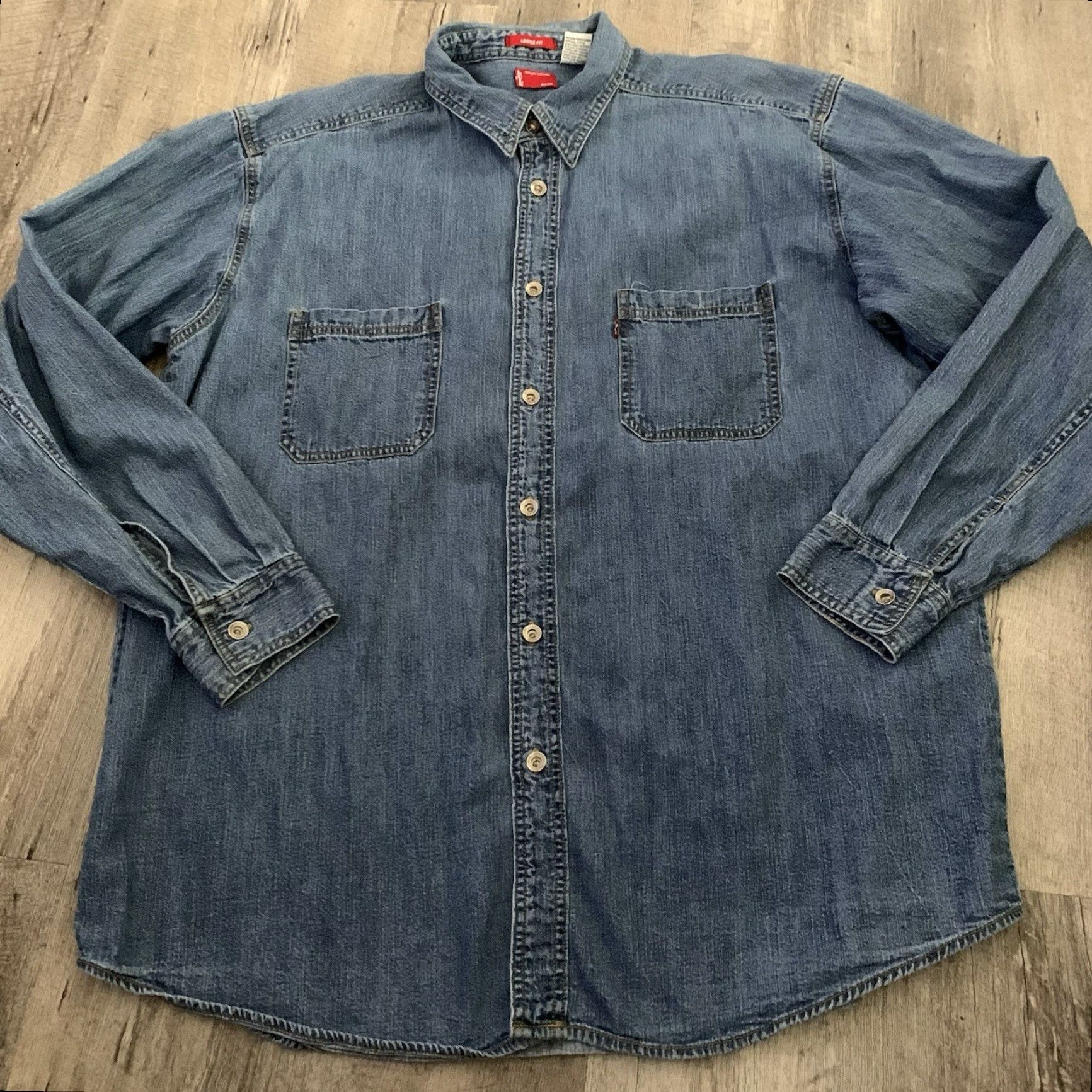 VINTAGE Levi's Denim Shirt Mens L Blue Relaxed Fit Button-Up Long Sleeve Collared Y2K