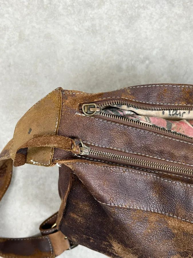 Just Cavalli 2000s Cavalli Brown Eroded Leather Shoulder Bag Size ONE SIZE - 13 Thumbnail