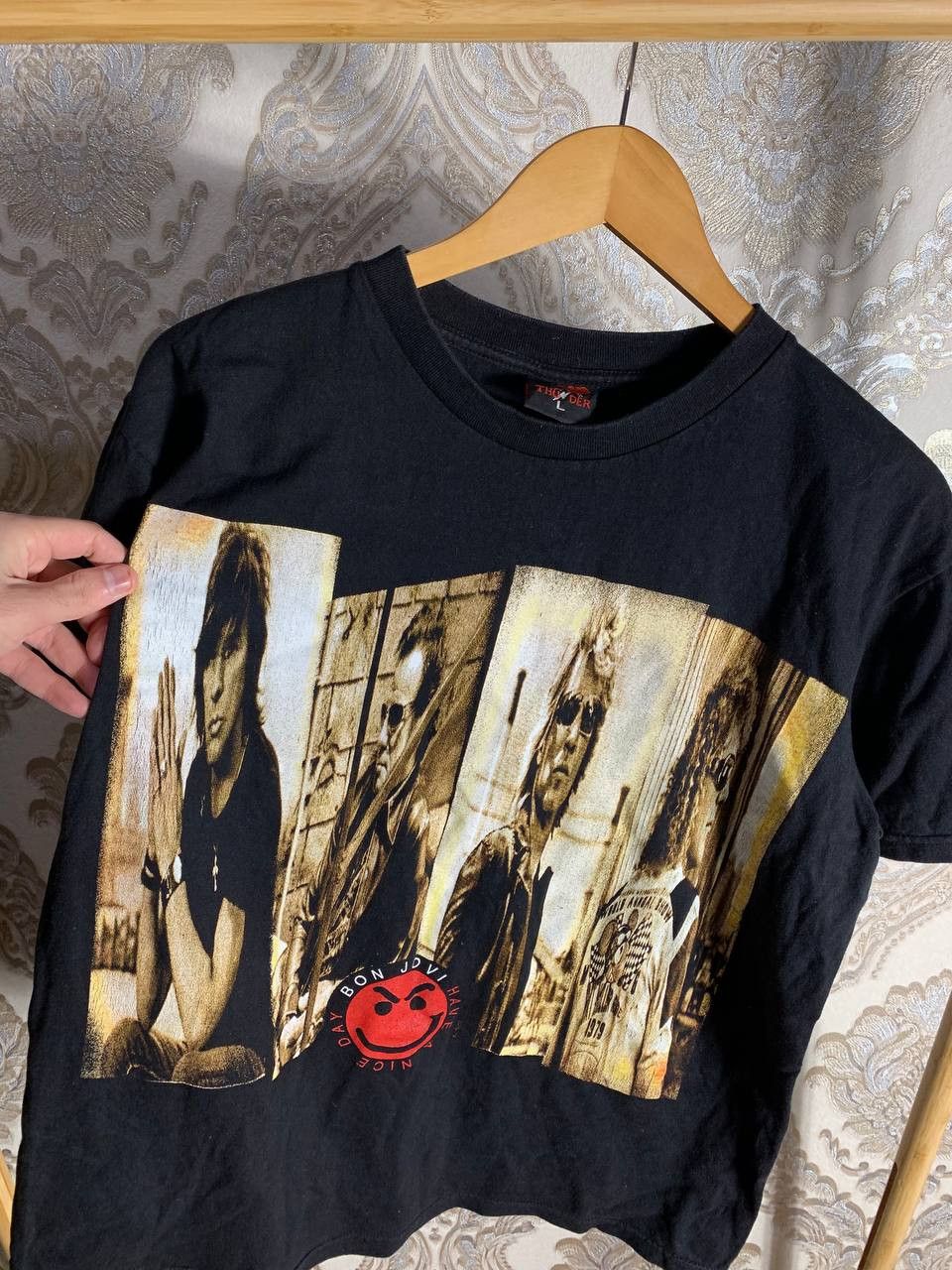 Band Tees Vintage Hunder Bon Jovi Rock T-shirt Retro Tour Y2K 90s Size US L / EU 52-54 / 3 - 2 Thumbnail