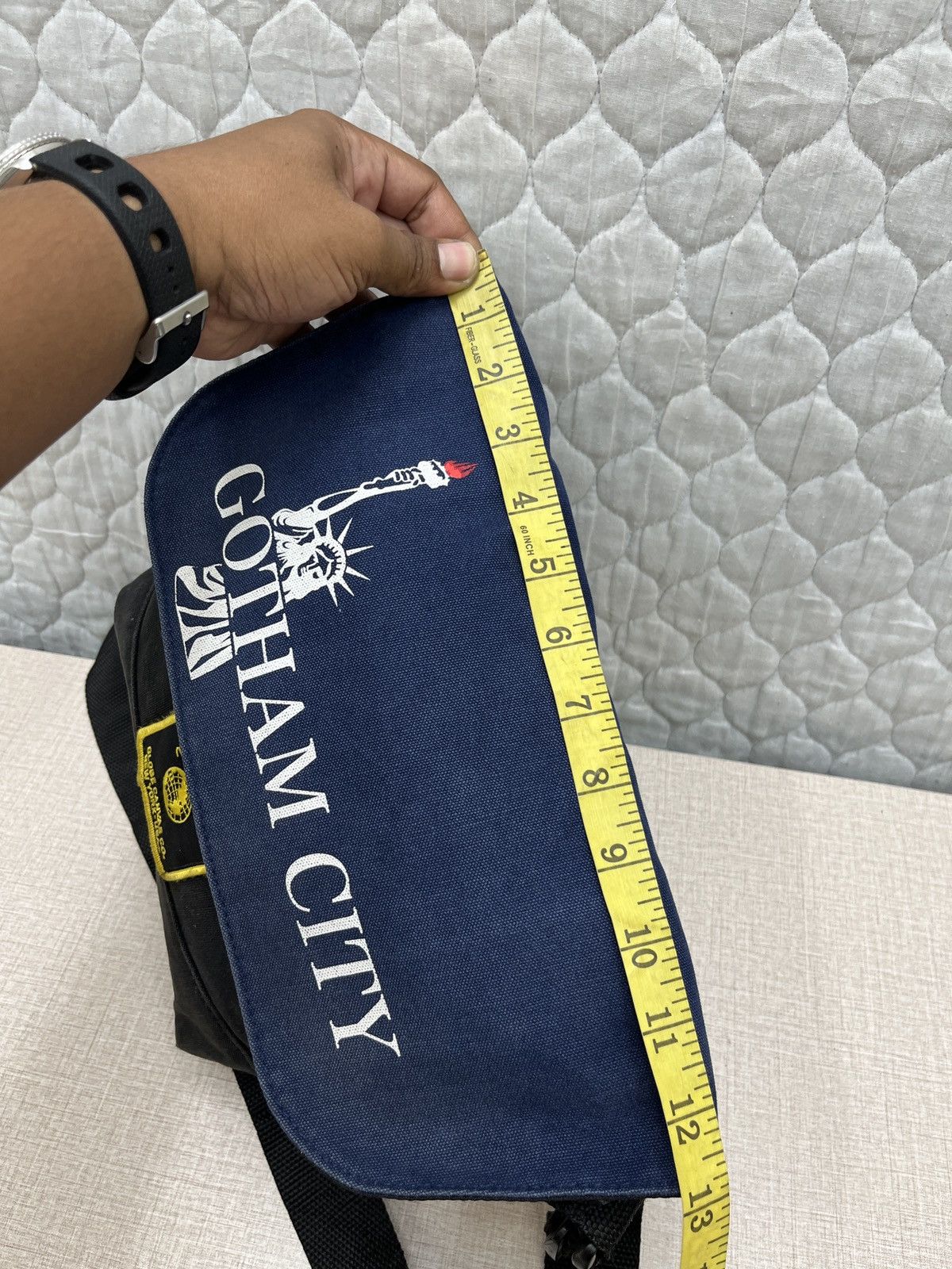 BEAMS GOTHAM CITY SLING BAG