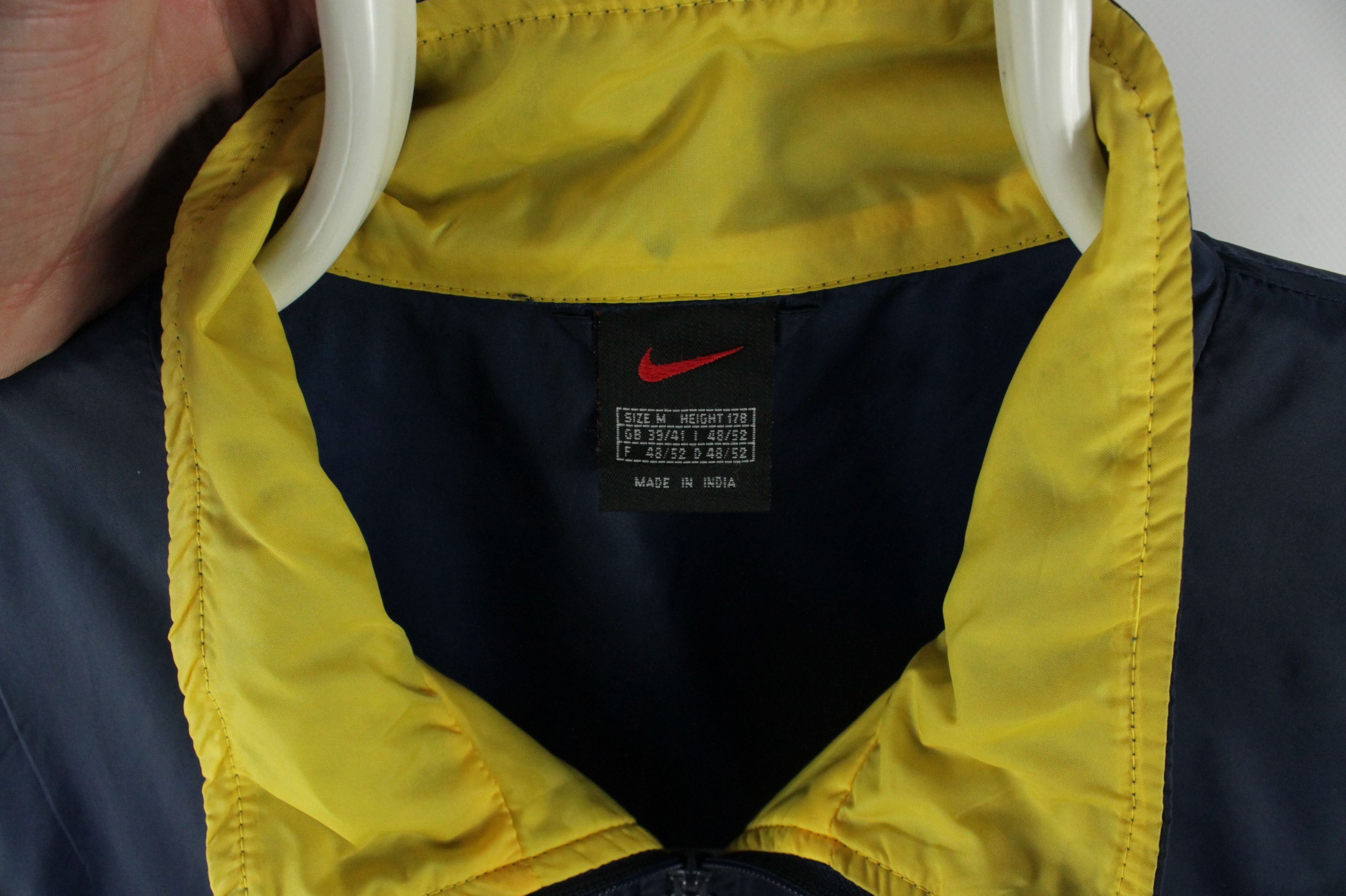 Nike Vintage 90's Nike Windbreaker Light Track Jacket Size US M / EU 48-50 / 2 - 3 Thumbnail