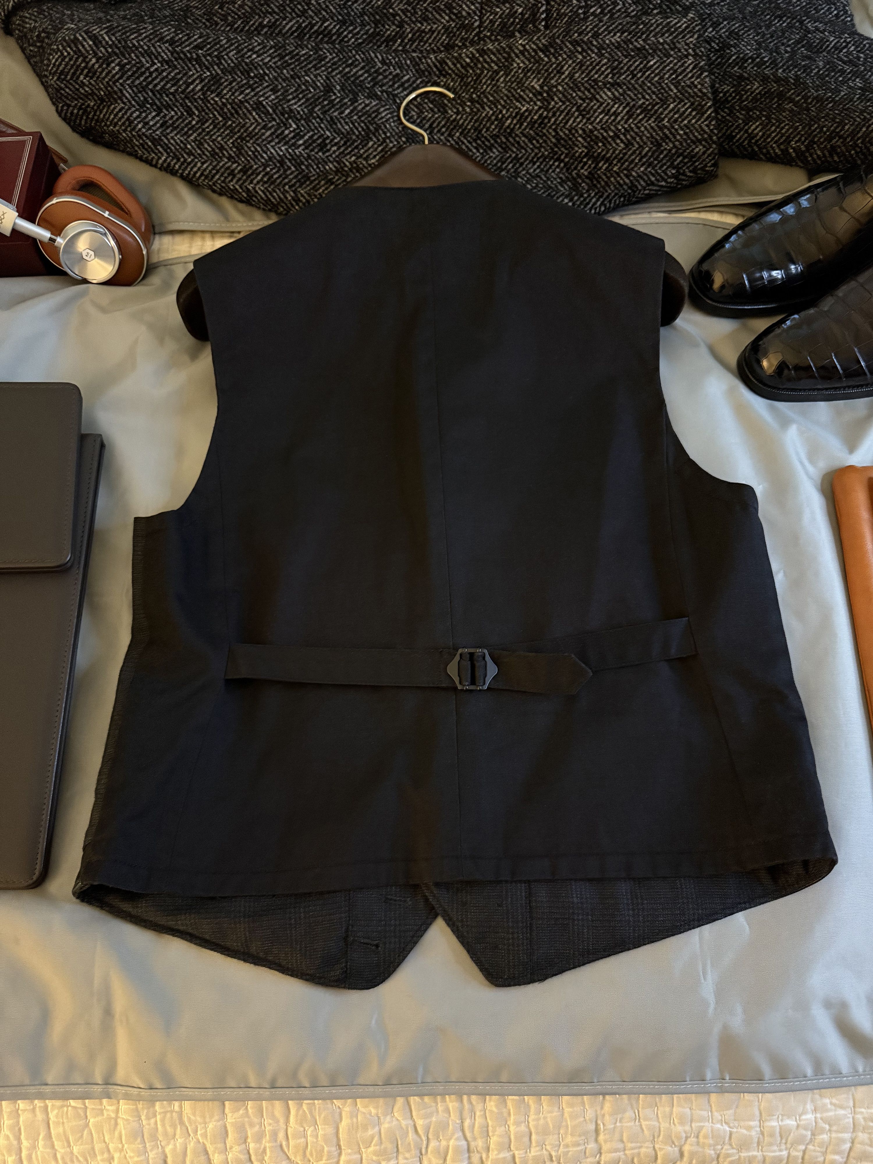 Rogue Effortless Cool ROGUE Leather Accent Vest, Badass Details Size 40R - 14 Thumbnail