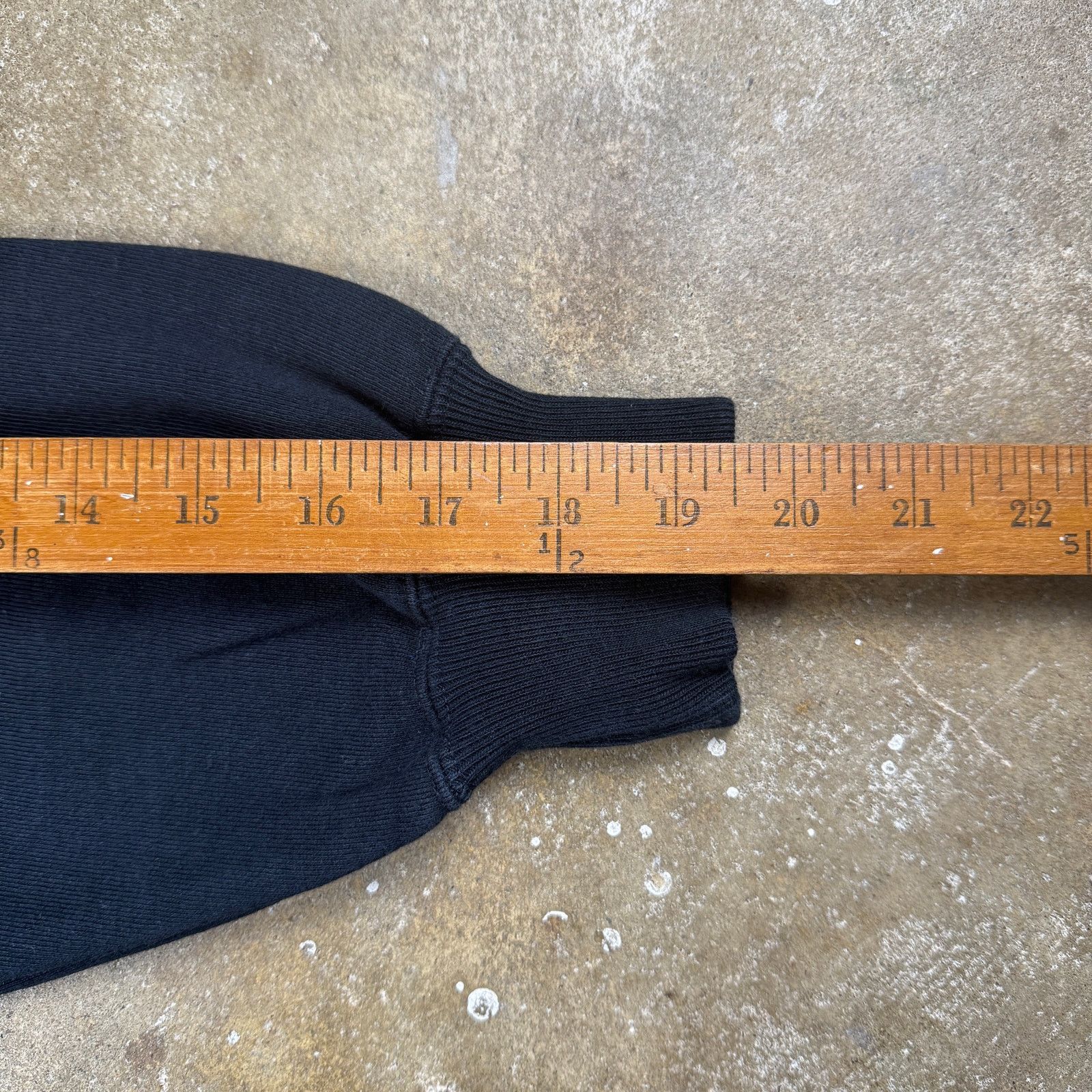 Tommy Hilfiger Vtg Tommy Hilfiger Spell Out Sweatshirt Black 90s Crewneck L Size L / US 10 / IT 46 - 9 Thumbnail