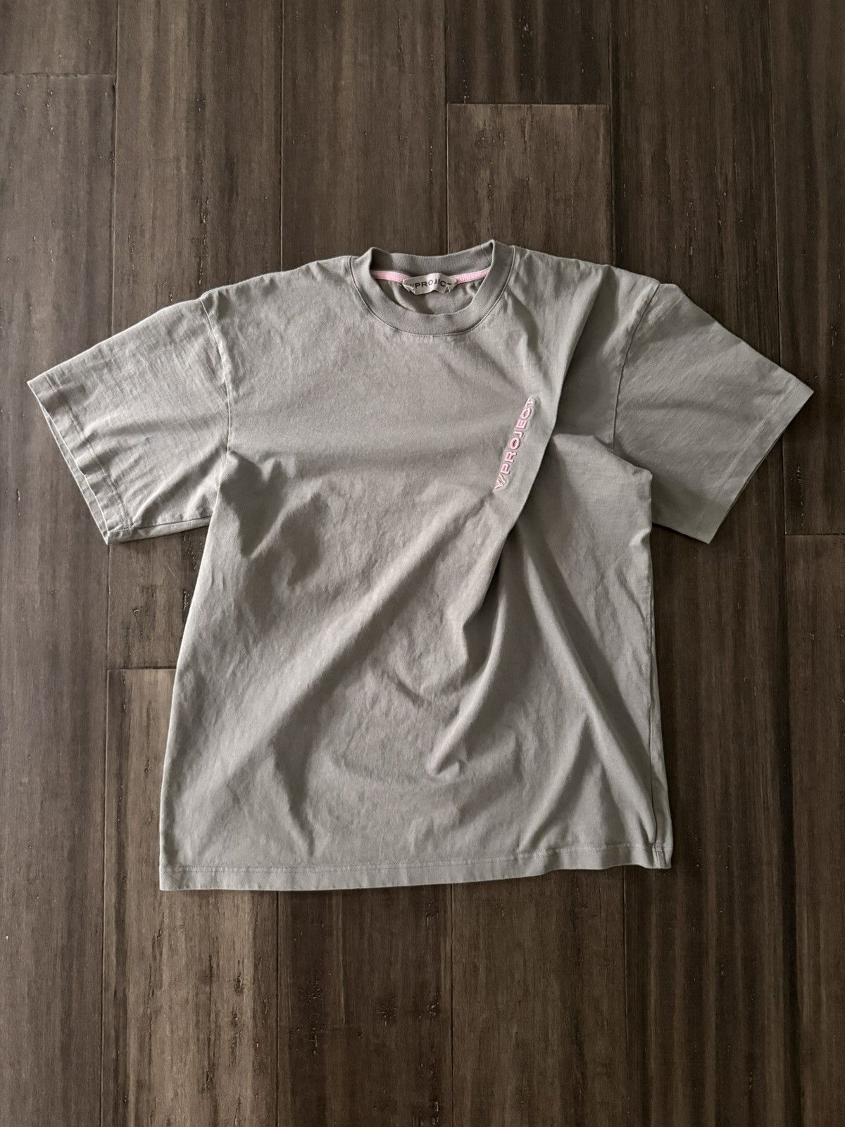Y/Project Evergreen Pinched Logo T Shirt Grey/Pink Large Size US L / EU 52-54 / 3 - 1 Thumbnail