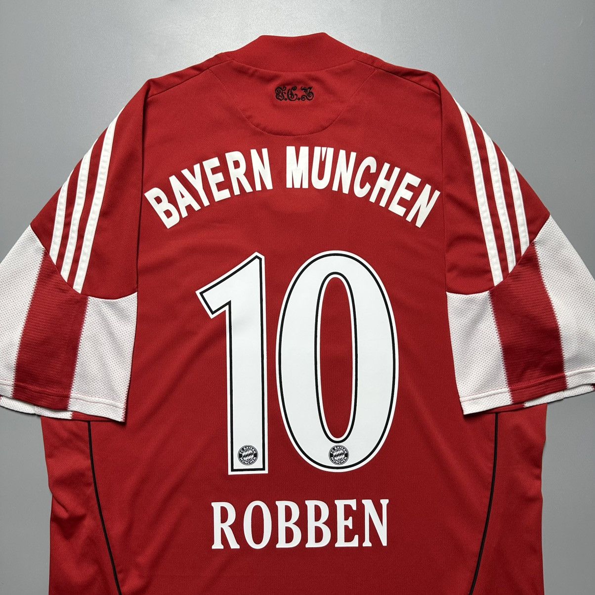 Vintage BAYERN ADIDAS 2010/2011 FOOTBALL HOME JERSEY #10 ROBBEN Size US L / EU 52-54 / 3 - 11 Thumbnail
