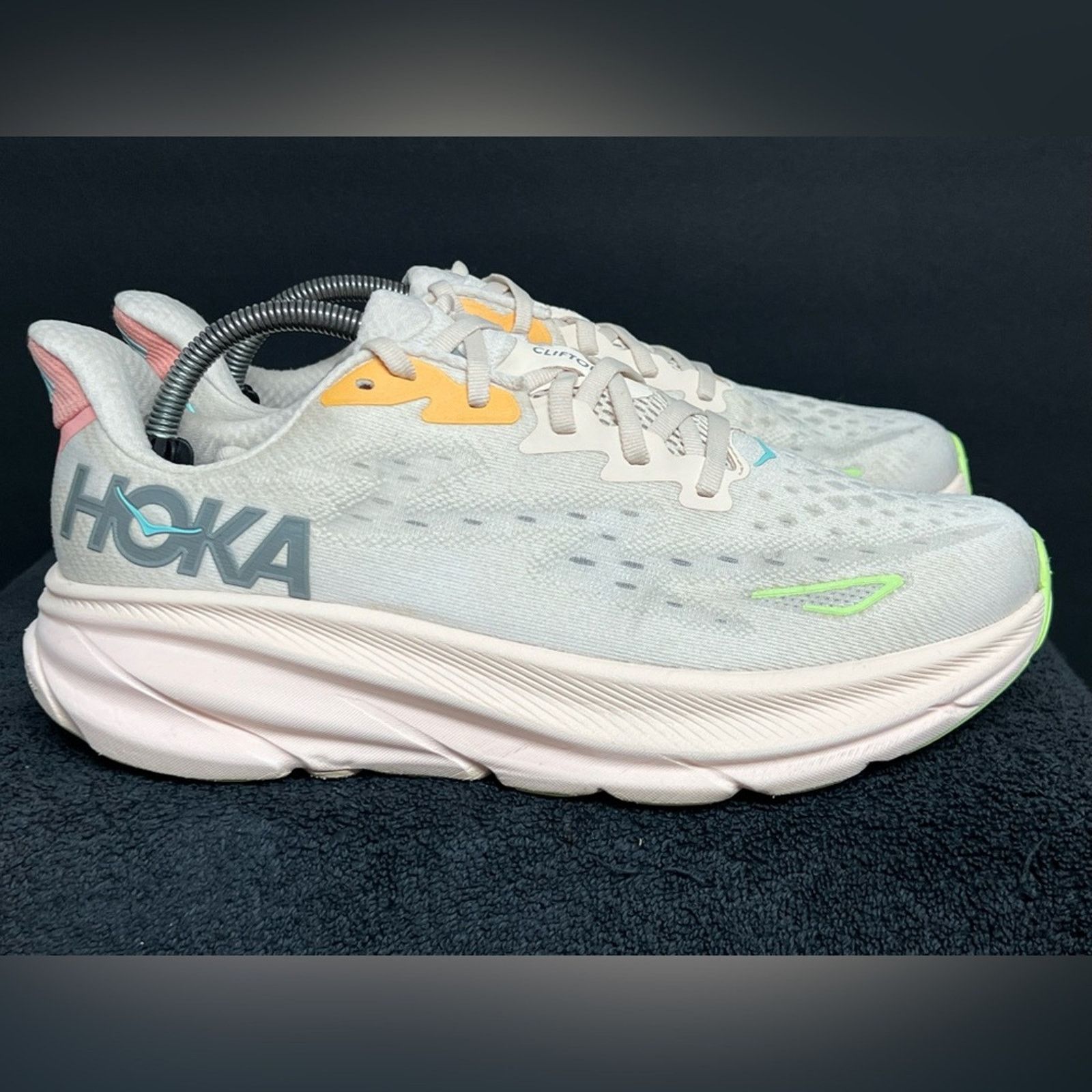 Hoka Hoka Women's Clifton 9 Shoes Vanilla/Astral SIZE 10 D WIDE Size US 10 / IT 40 - 2 Thumbnail