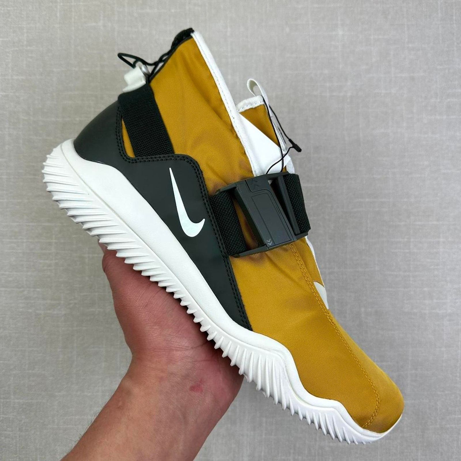 Nike 2017 Nike Komyuter "Mineral Yellow" Men 13 Size US 13 / EU 46 - 1 Thumbnail
