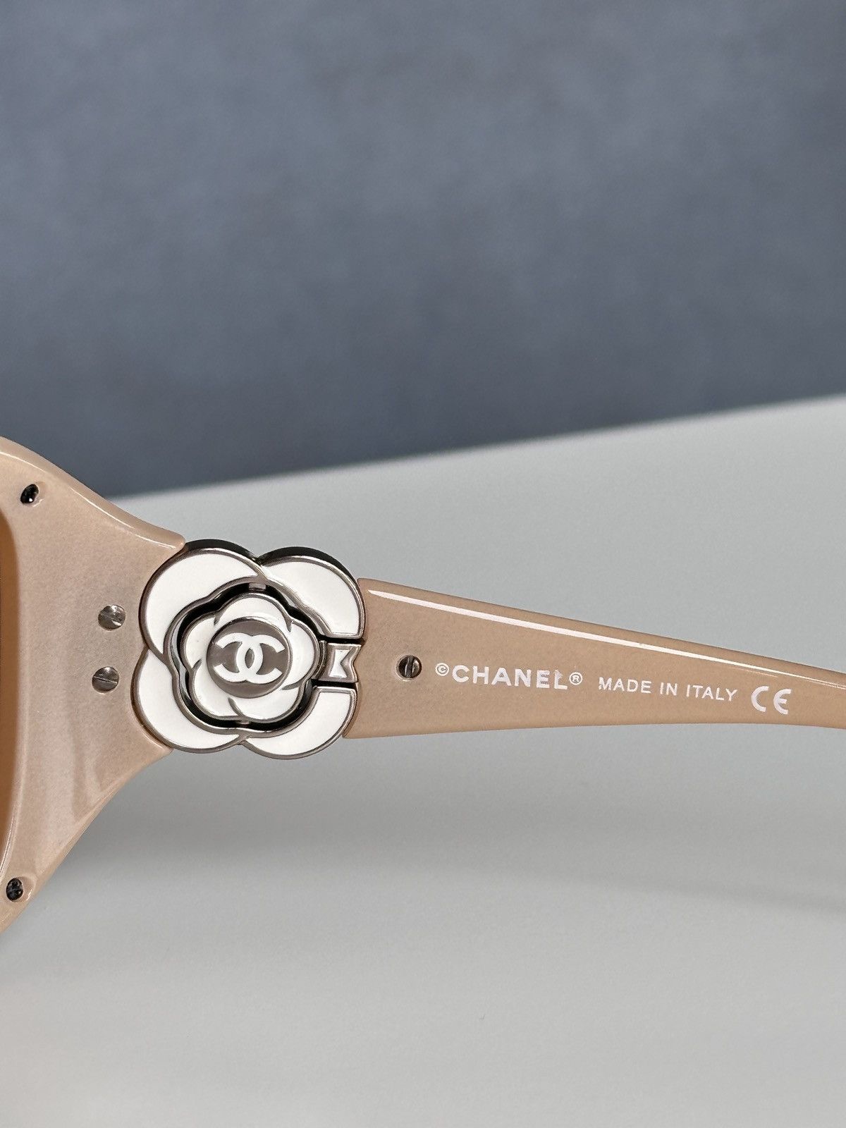Chanel CHANEL Oval CC Camellia Logo Beige Sunglasses 6032 Size ONE SIZE - 5 Thumbnail