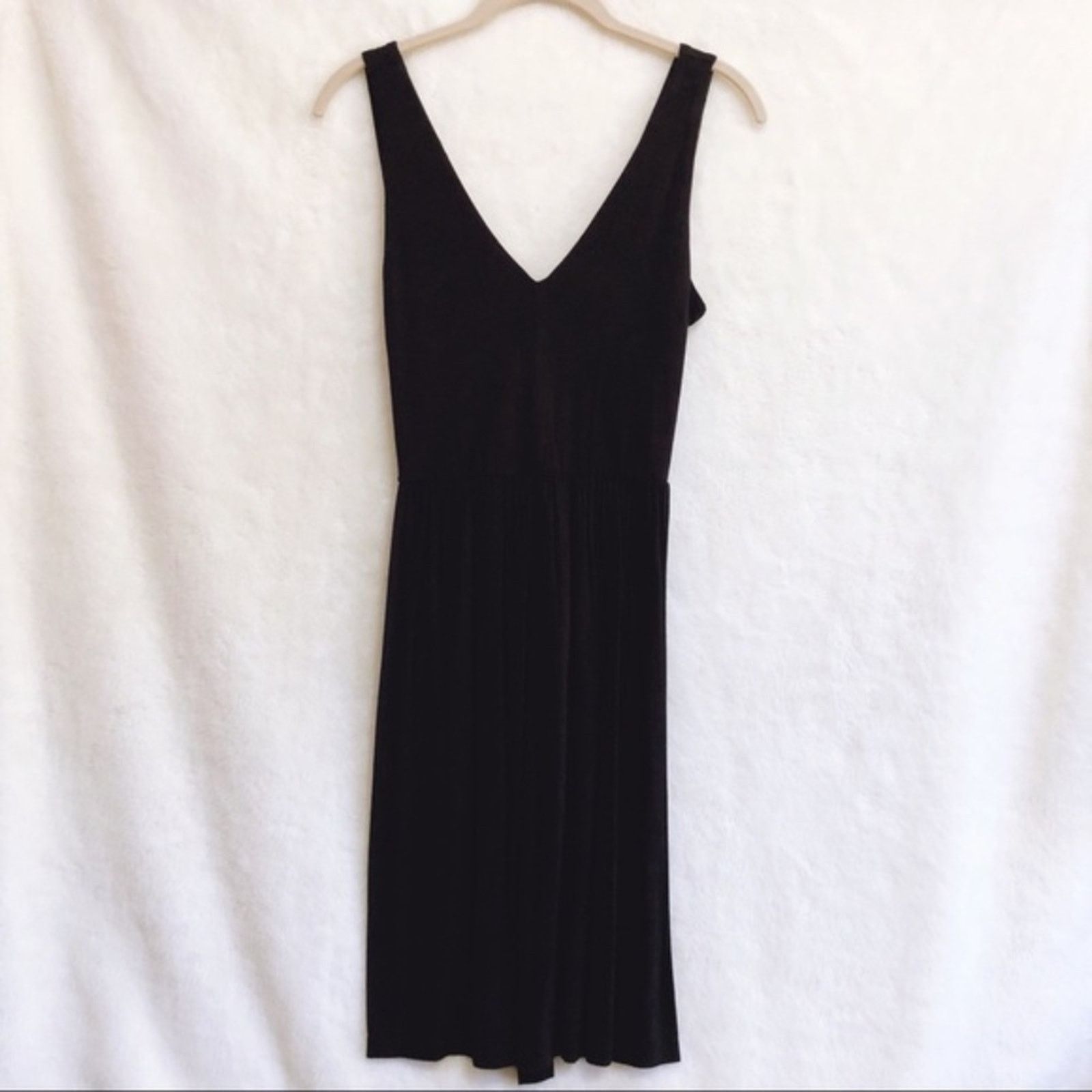 Loft LOFT Black Cross Back Sleeveless Dress Size S / US 4 / IT 40 - 1 Thumbnail