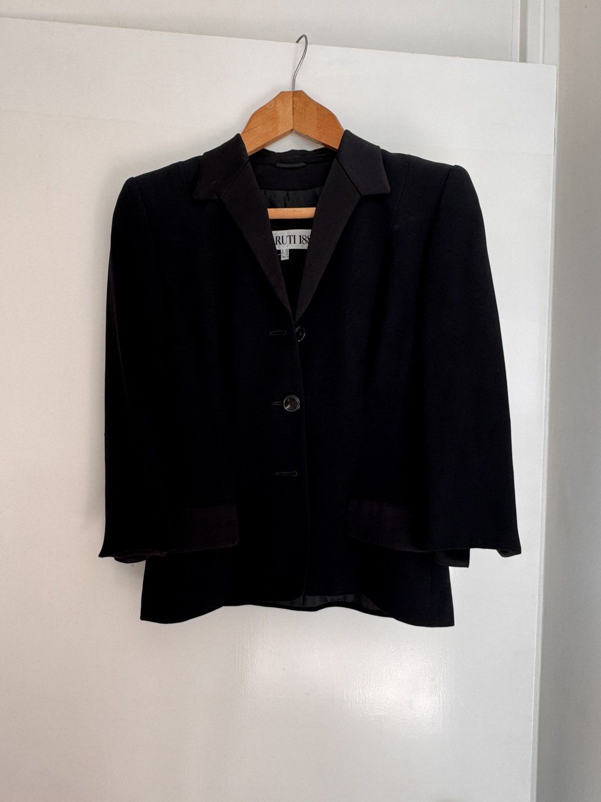 Cerruti 1881 Vintage Cerrutti 1881 Blazer Satin Detail Minimalist Size M / US 6-8 / IT 42-44 - 9 Thumbnail