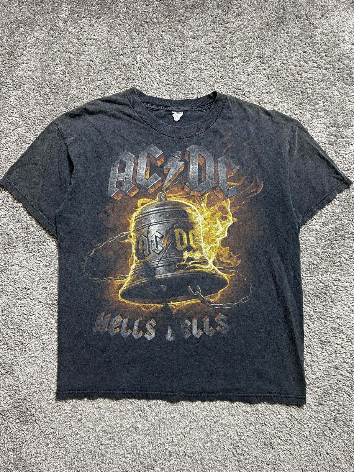 Vintage Vintage Y2K AC/DC Hells Bells Band Tee Size US L / EU 52-54 / 3 - 1 Thumbnail
