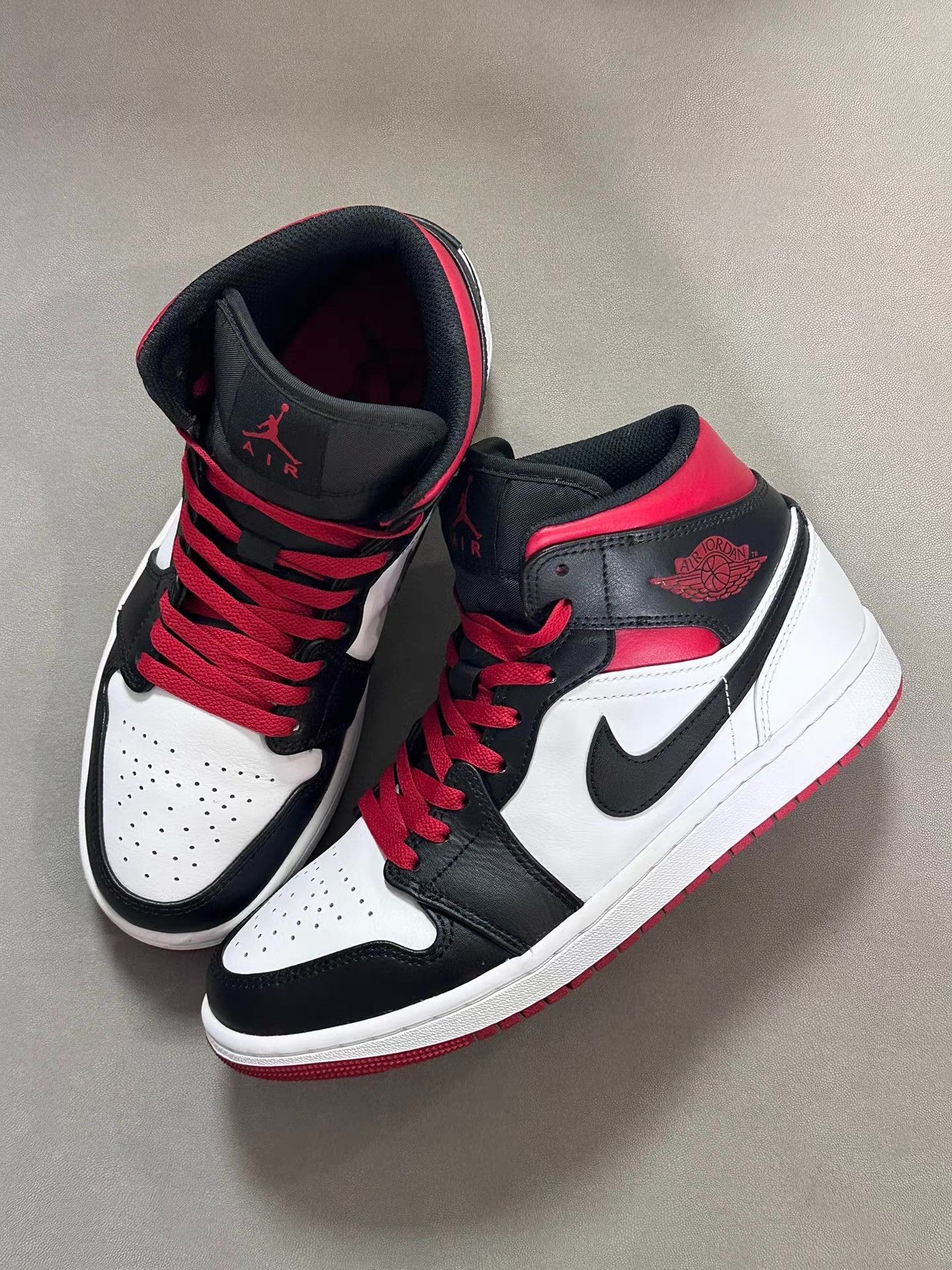 Nike AJ1 Mid Black White Red Ｑ20 Size US 8 / EU 41 - 1 Thumbnail