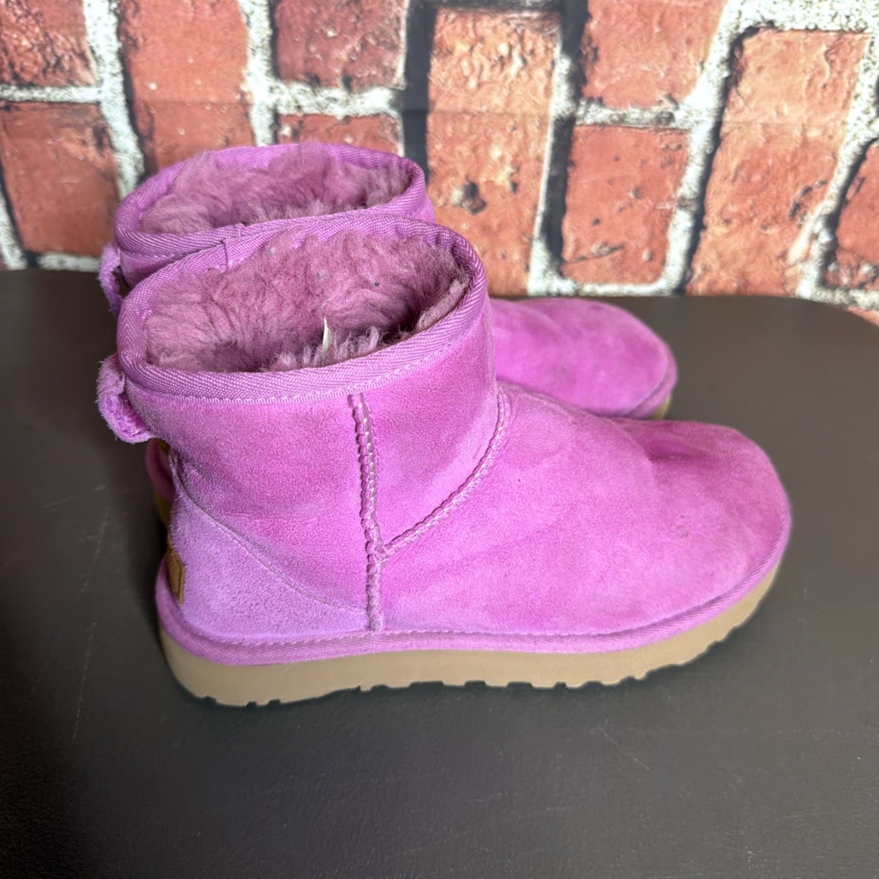 Ugg UGG Australia Classic Mini II Suede Sheepskin Boots Pink Women’s Ankle 5 Low Heel 1 in Boots Casual City 1016222 Mens Womens Boys Girls Size US 5 / IT 35 - 3 Thumbnail