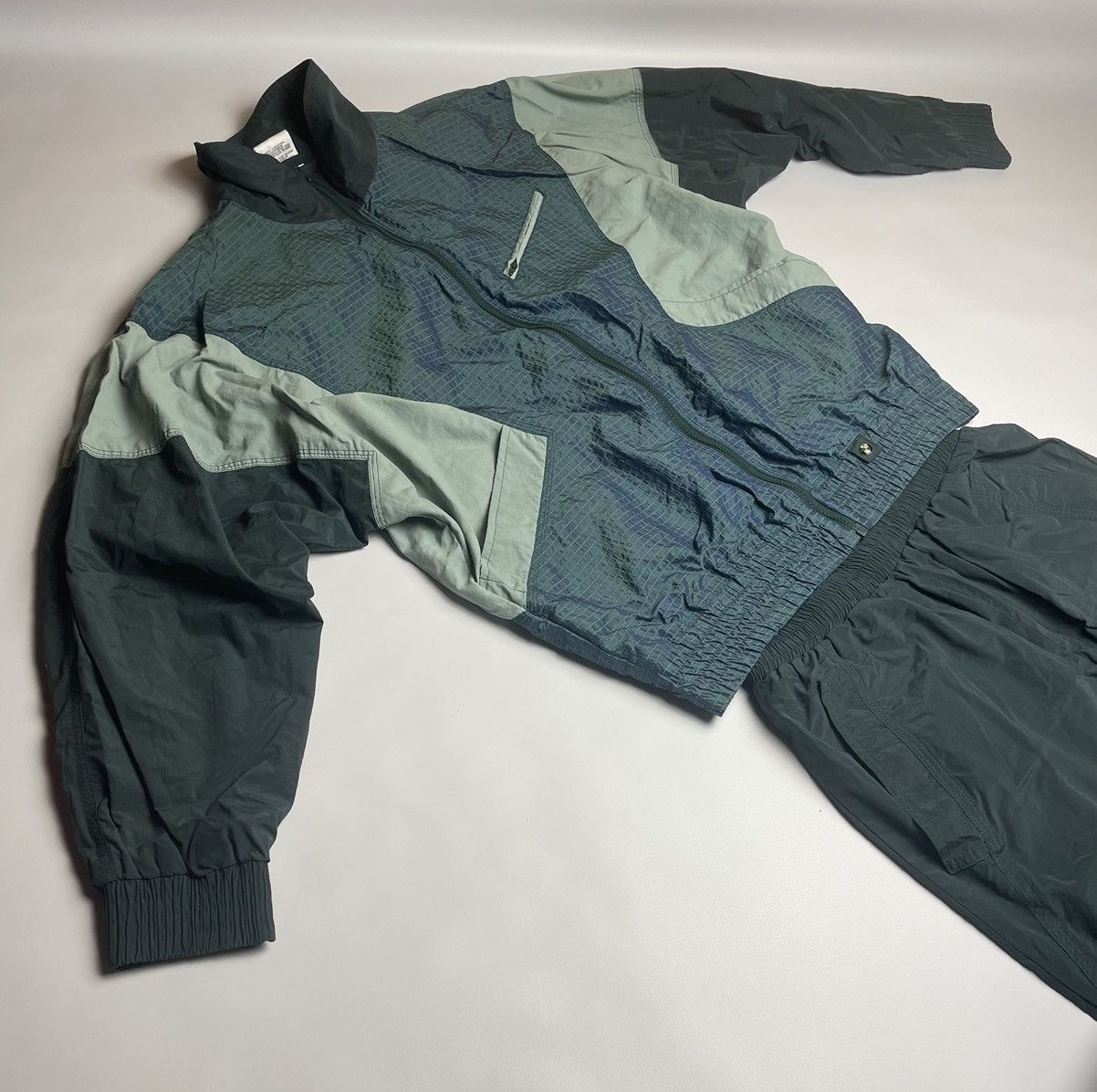 BMW × Vintage Very Rare BMW Shimmer Nylon Overflows Green/Navy Track Suit Size US M / EU 48-50 / 2 - 1 Thumbnail
