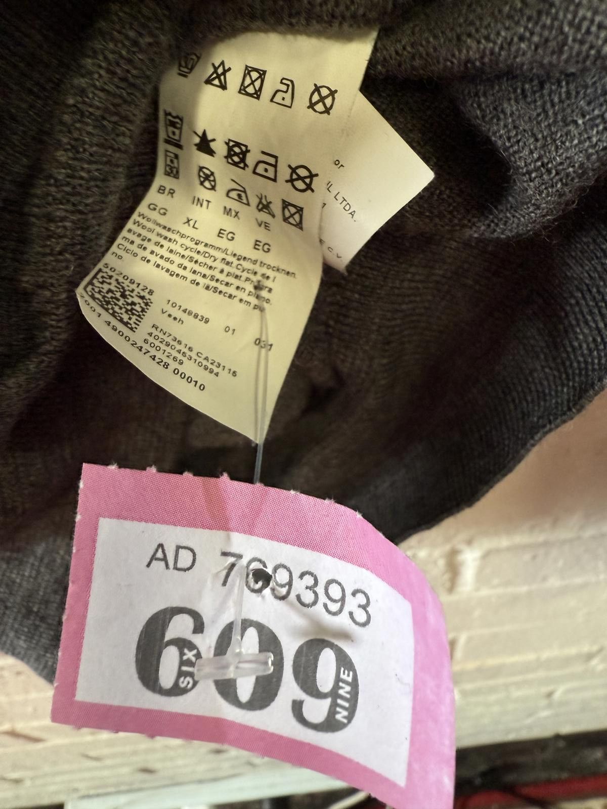 Hugo Boss Hugo Boss Grey V-Neck Sweater P-609 Size US XL / EU 56 / 4 - 3 Thumbnail