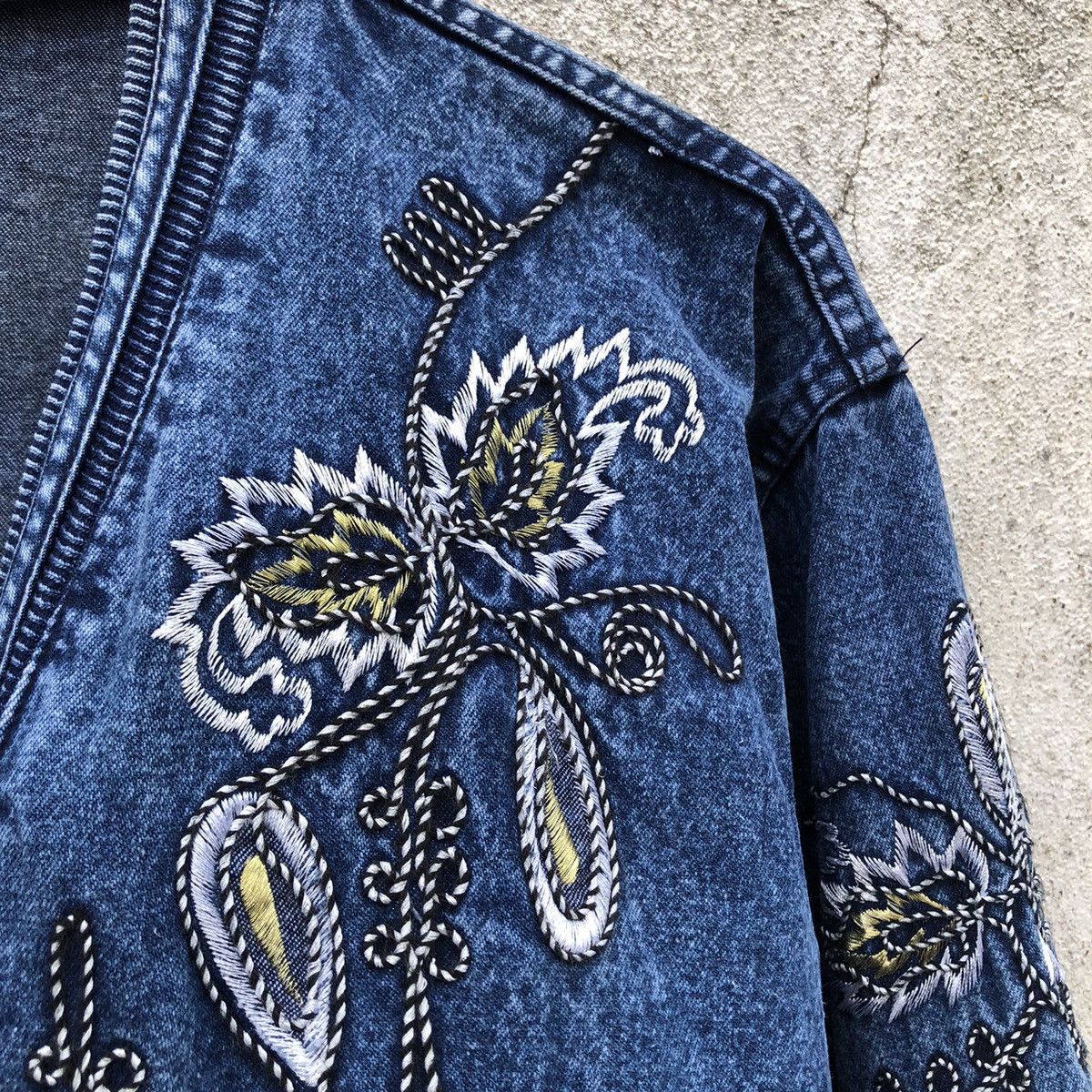Vintage Vintage Japan Brand Bora Jean Embroidery Denim Jacket Size US M / EU 48-50 / 2 - 4 Thumbnail