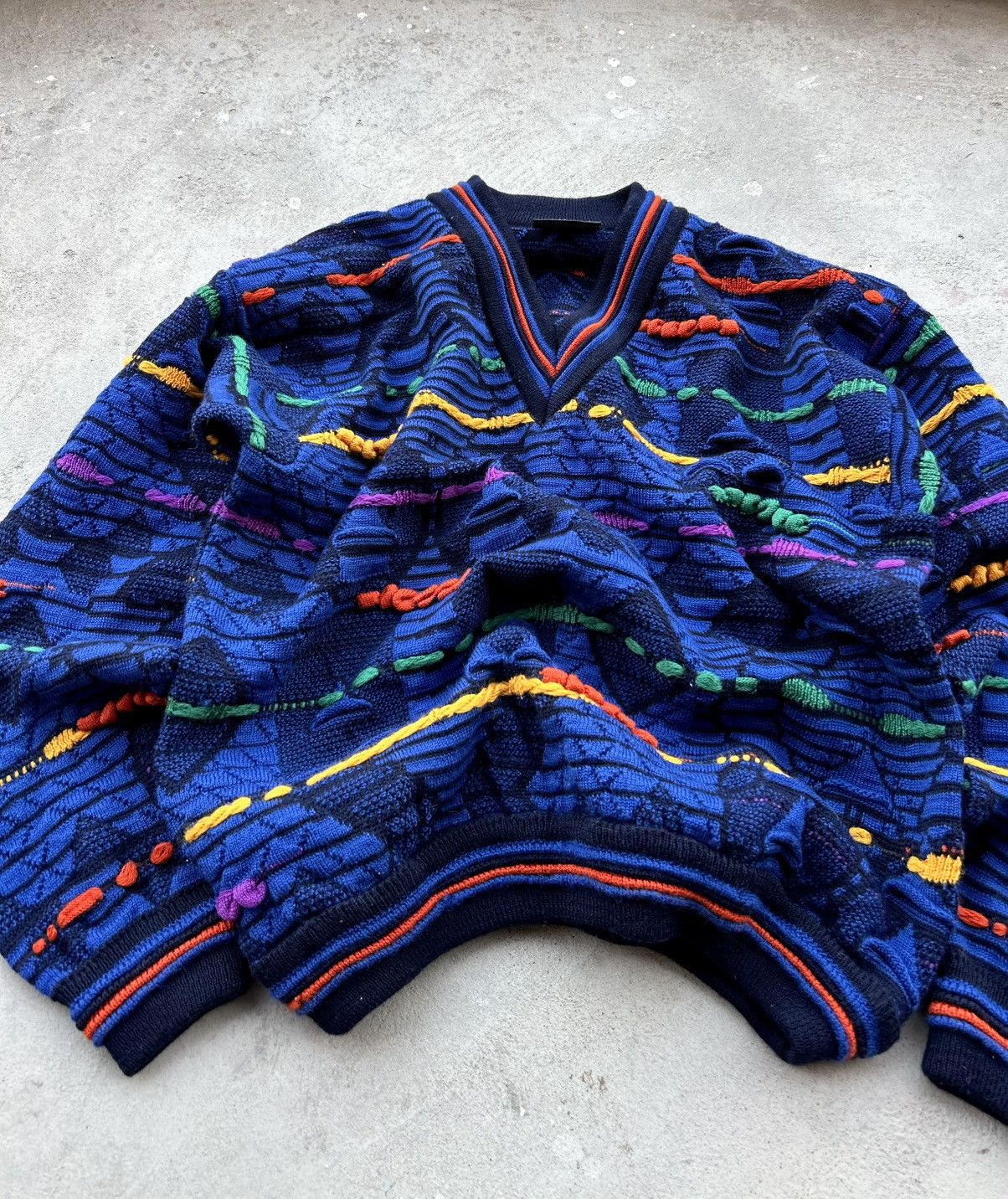 Coogi RAREST COOGI DISTRESSED V NECK CABLE KNIT Size US M / EU 48-50 / 2 - 8 Thumbnail