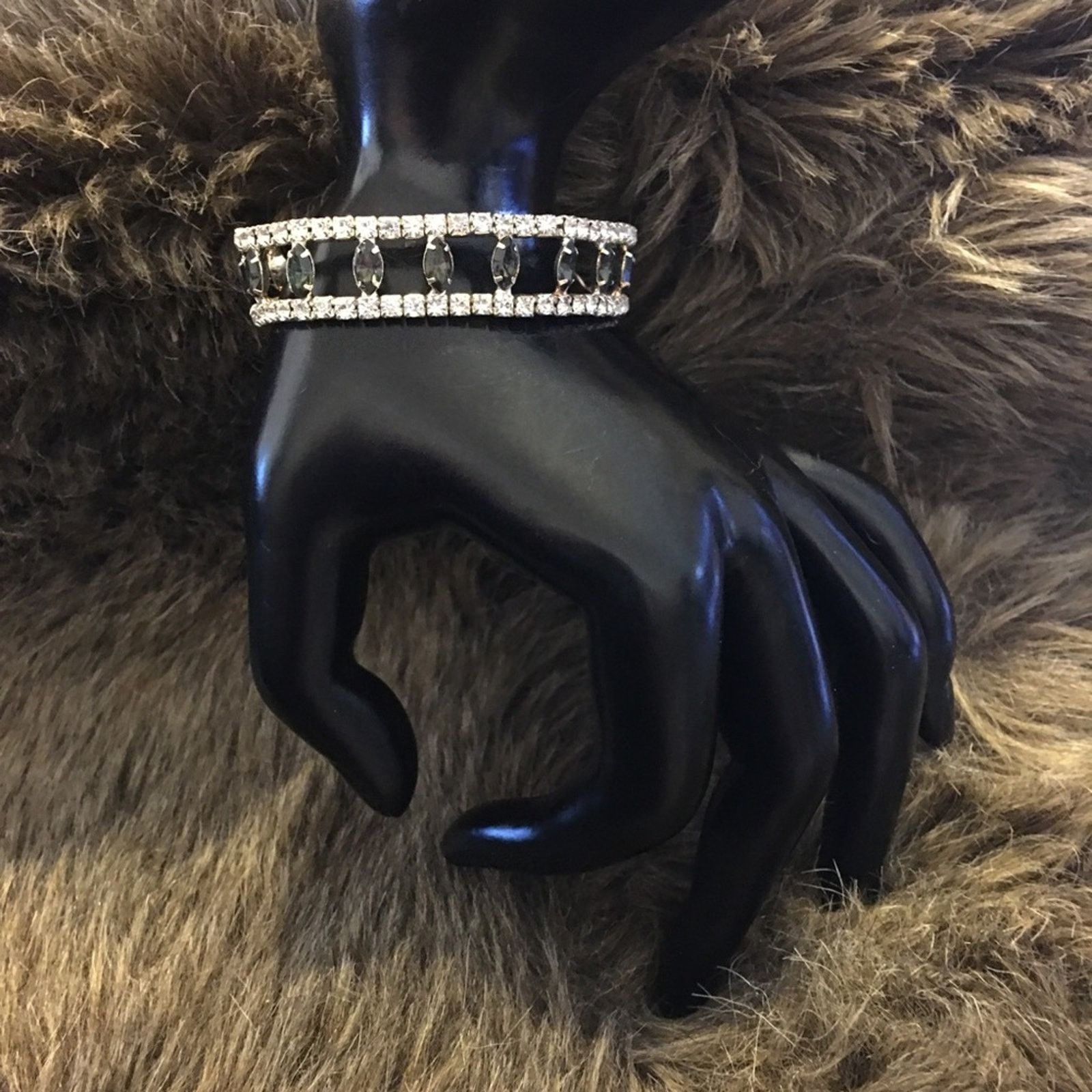 Jewelry Gray marquis clear rhinestone stretch bracelet Size ONE SIZE - 3 Thumbnail