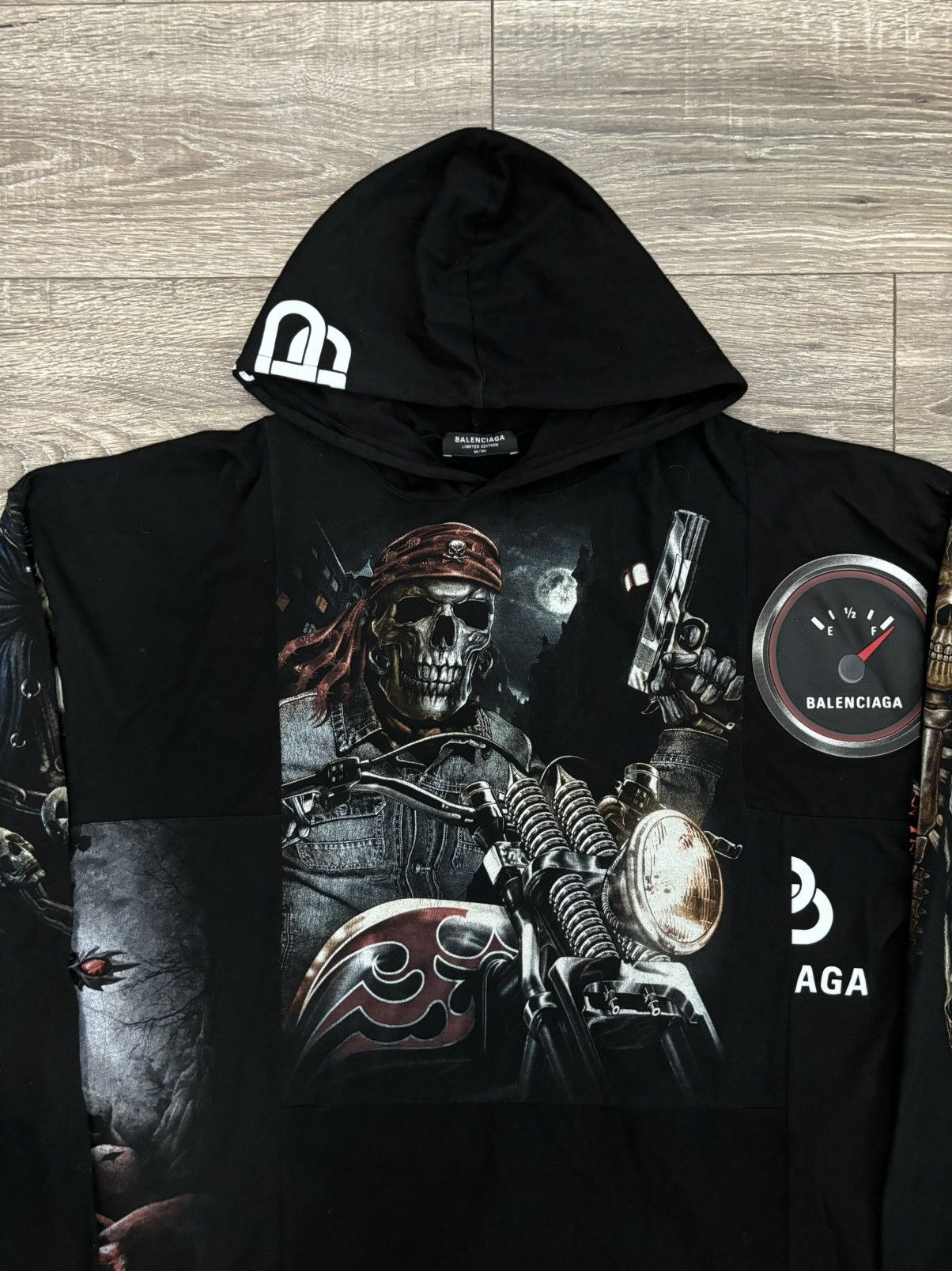 断捨離中！　❗️BALENCIAGA❗️ BALENCIAGA Large Zip-Up Hoodie – mou by ACROPOLIS