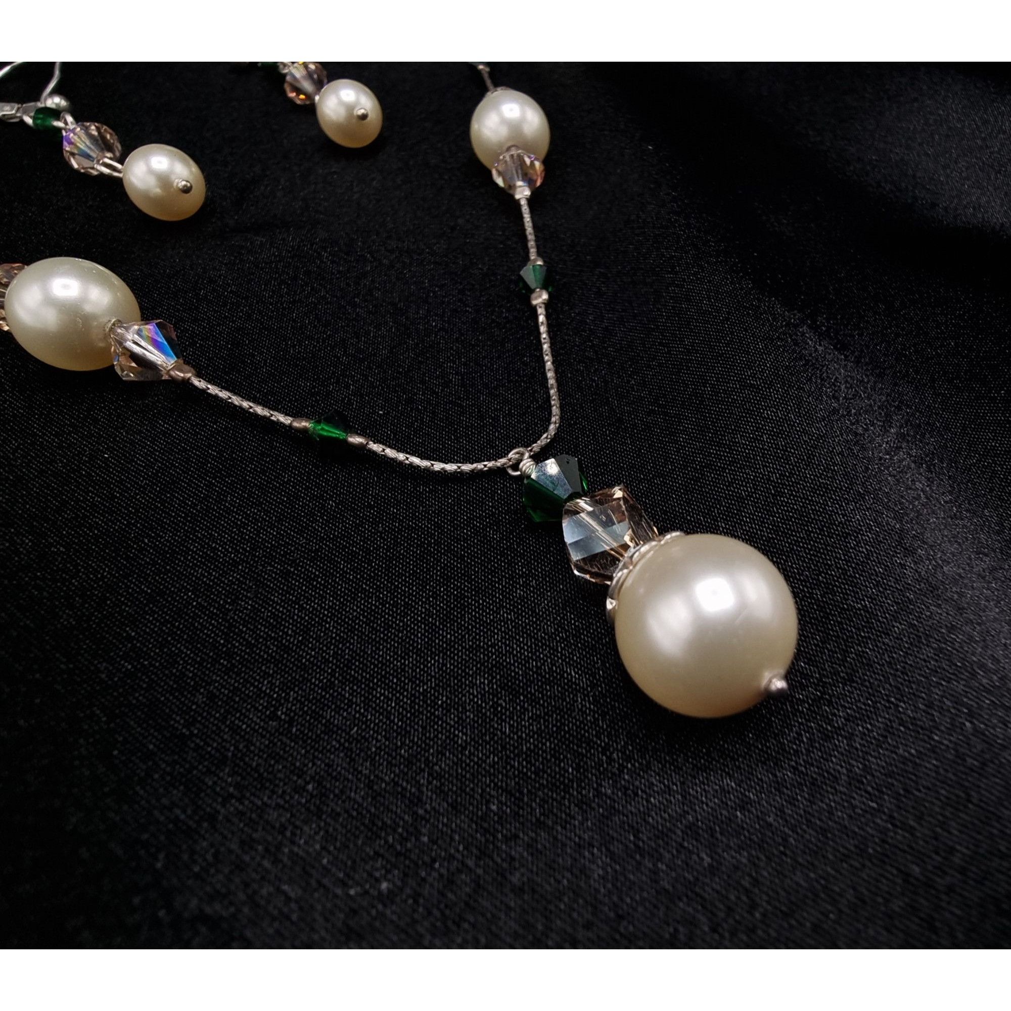 Vintage Faux Pearl Necklace & Earrings Set With Green Crystal Accent Size ONE SIZE - 4 Thumbnail