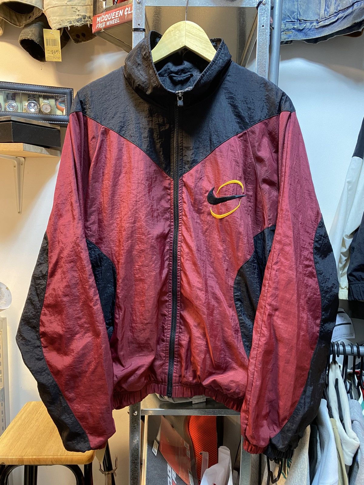 Nike Vintage Nike Swoosh Windbreaker Jacket Size US L / EU 52-54 / 3 - 1 Thumbnail