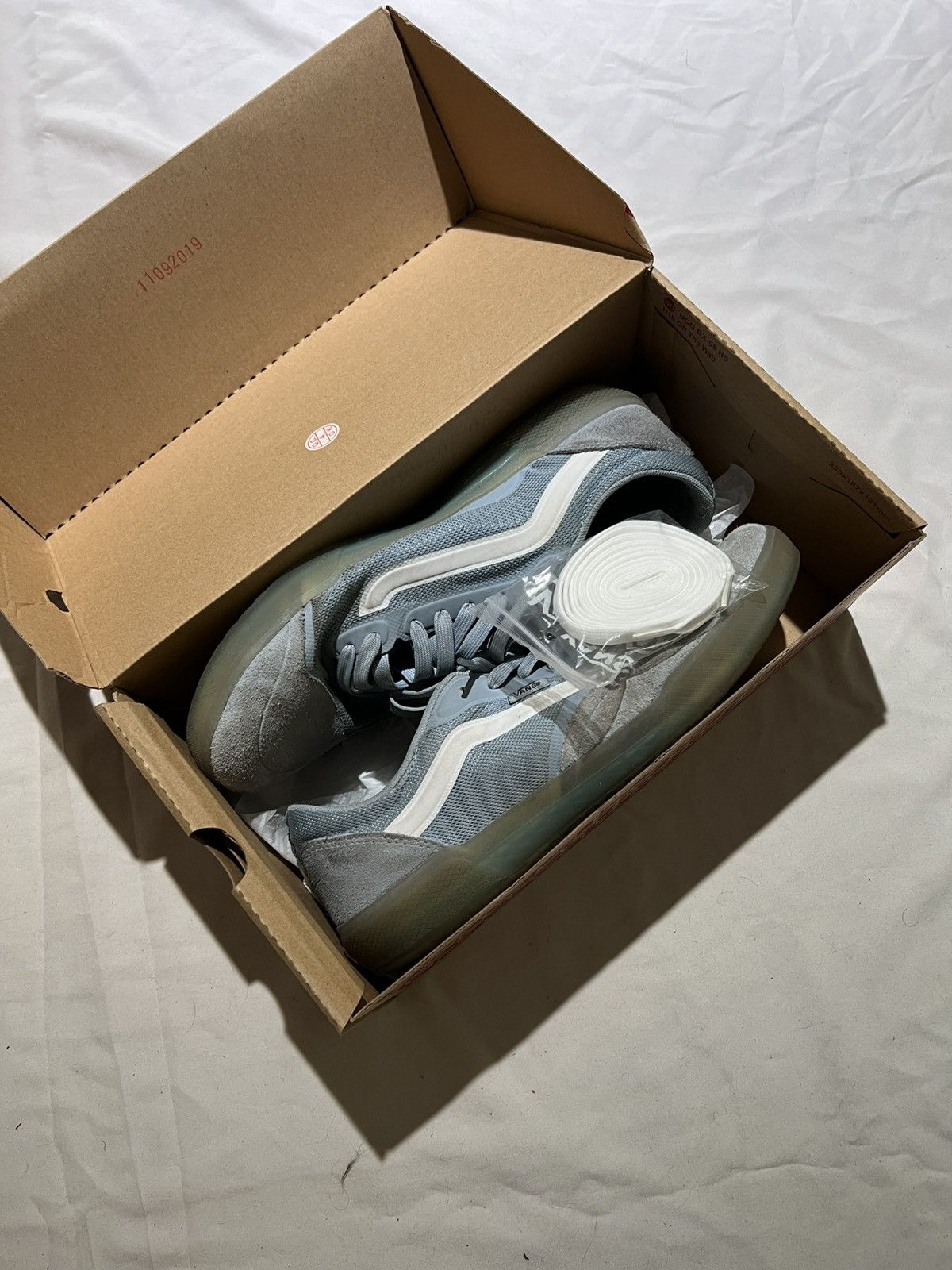 Vans Vans AVE Size US 11 / EU 44 - 1 Thumbnail
