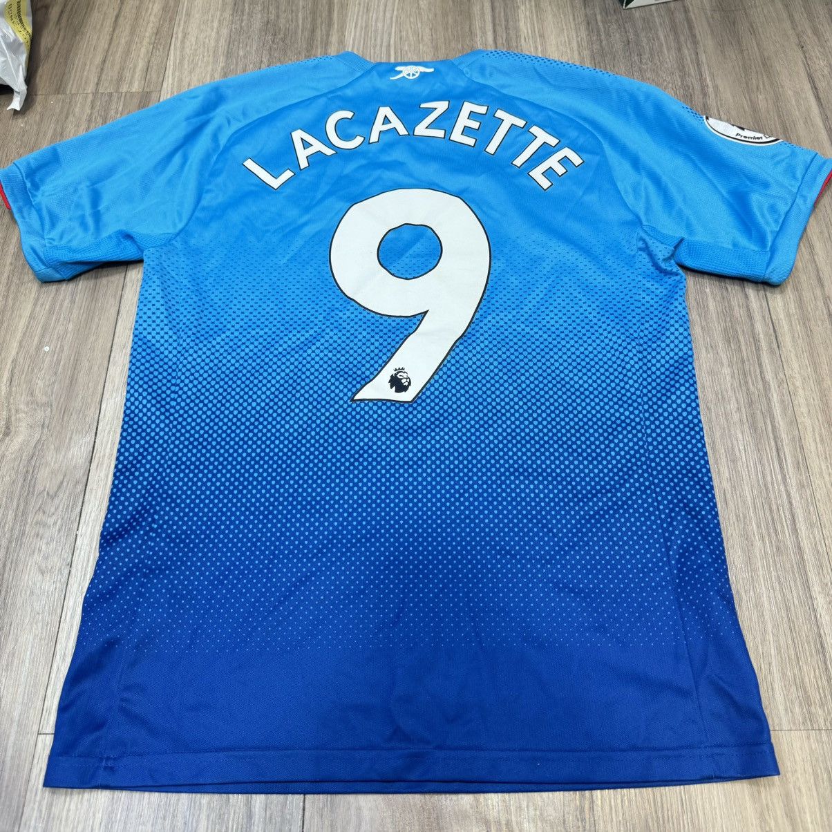 Puma Arsenal 17/18 away shirt #9 Lacazette Size US S / EU 44-46 / 1 - 2 Thumbnail