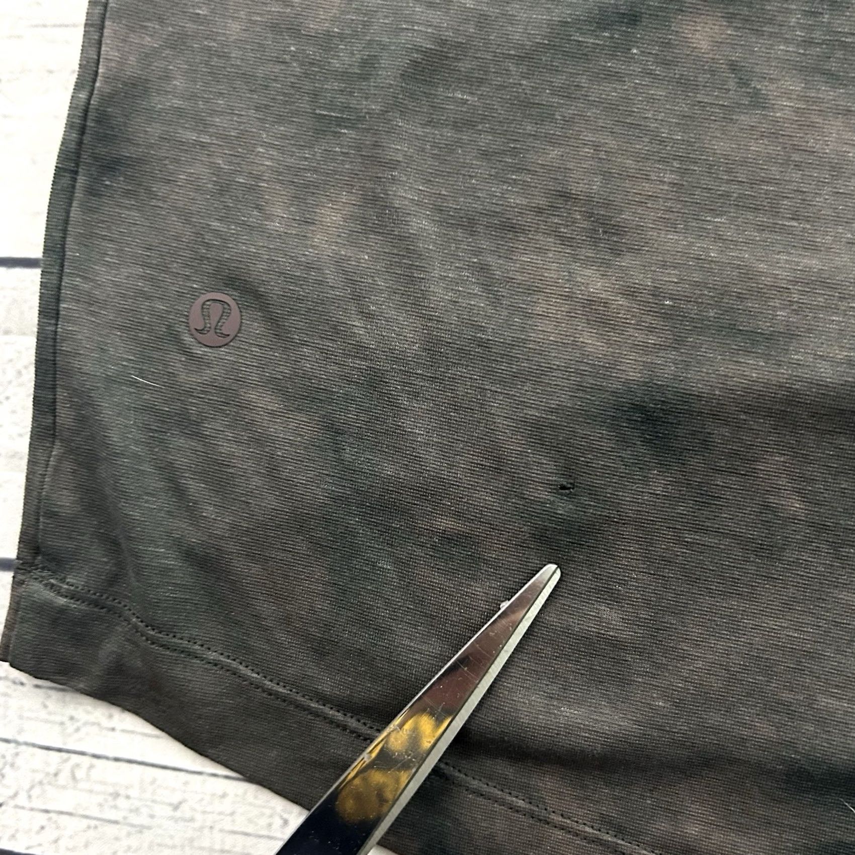 Lululemon Lululemon Dyed Short Sleeve Snap Button Polo Shirt Men's Medium Gray Shirt Button-Up Polo Mens Gray Digital Dye Solid Pattern Vintage No Size US M / EU 48-50 / 2 - 6 Thumbnail