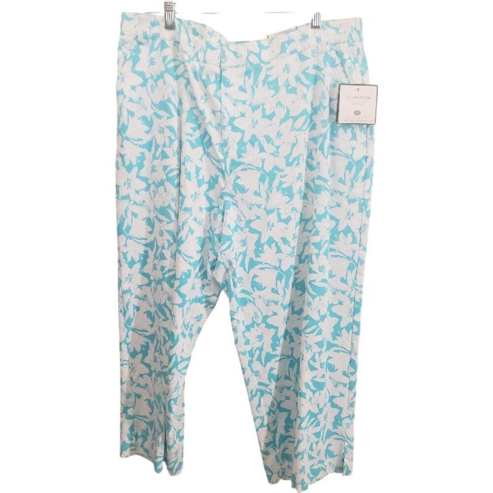 Designer CT1853 Sag Harbor NWT Turquoise & White Floral Capri 18 Size 40" / US 18 - 1 Thumbnail