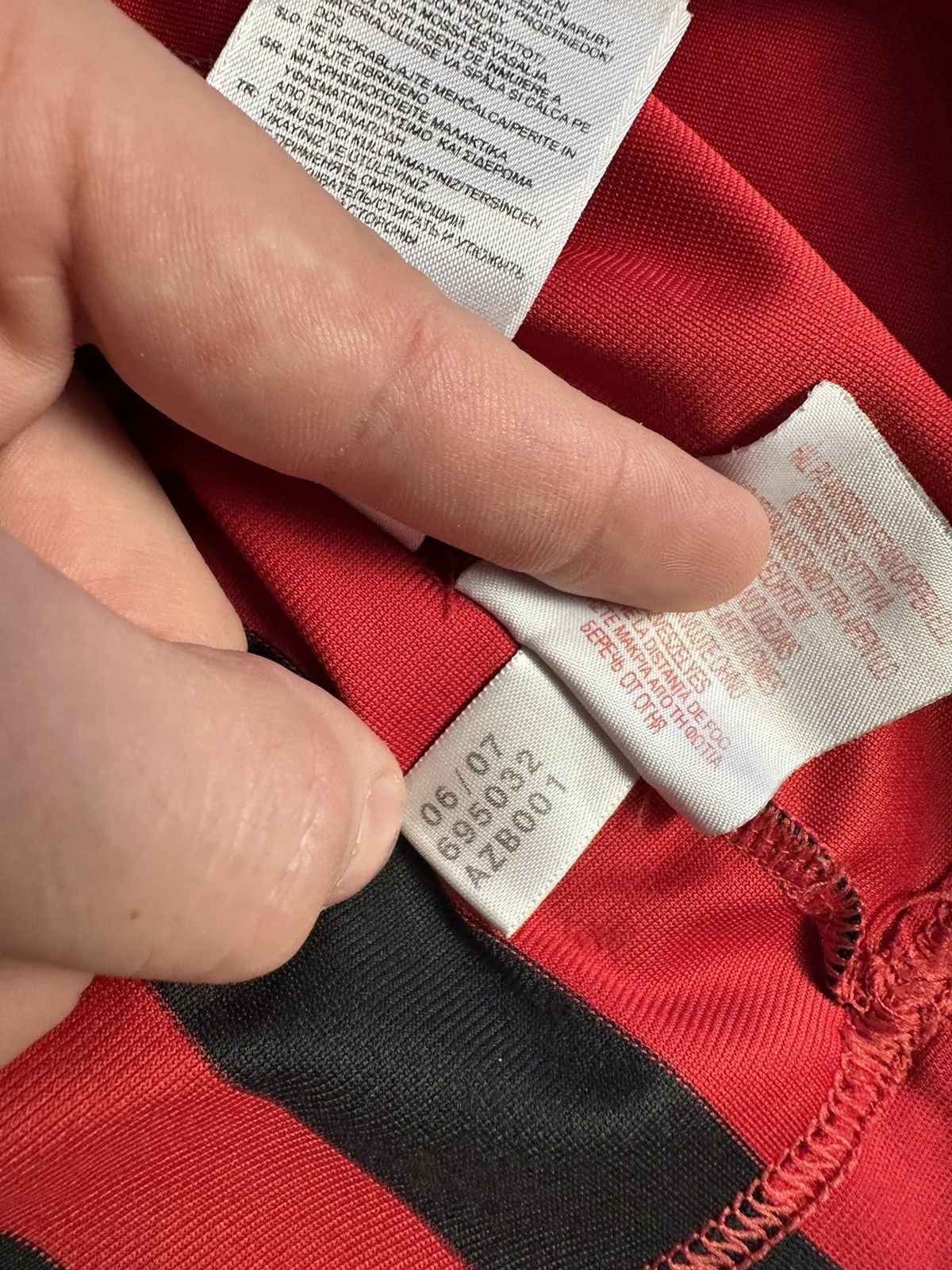 Adidas × Vintage Vintage AC Milan soccer jersey adidas size S Size US S / EU 44-46 / 1 - 8 Thumbnail
