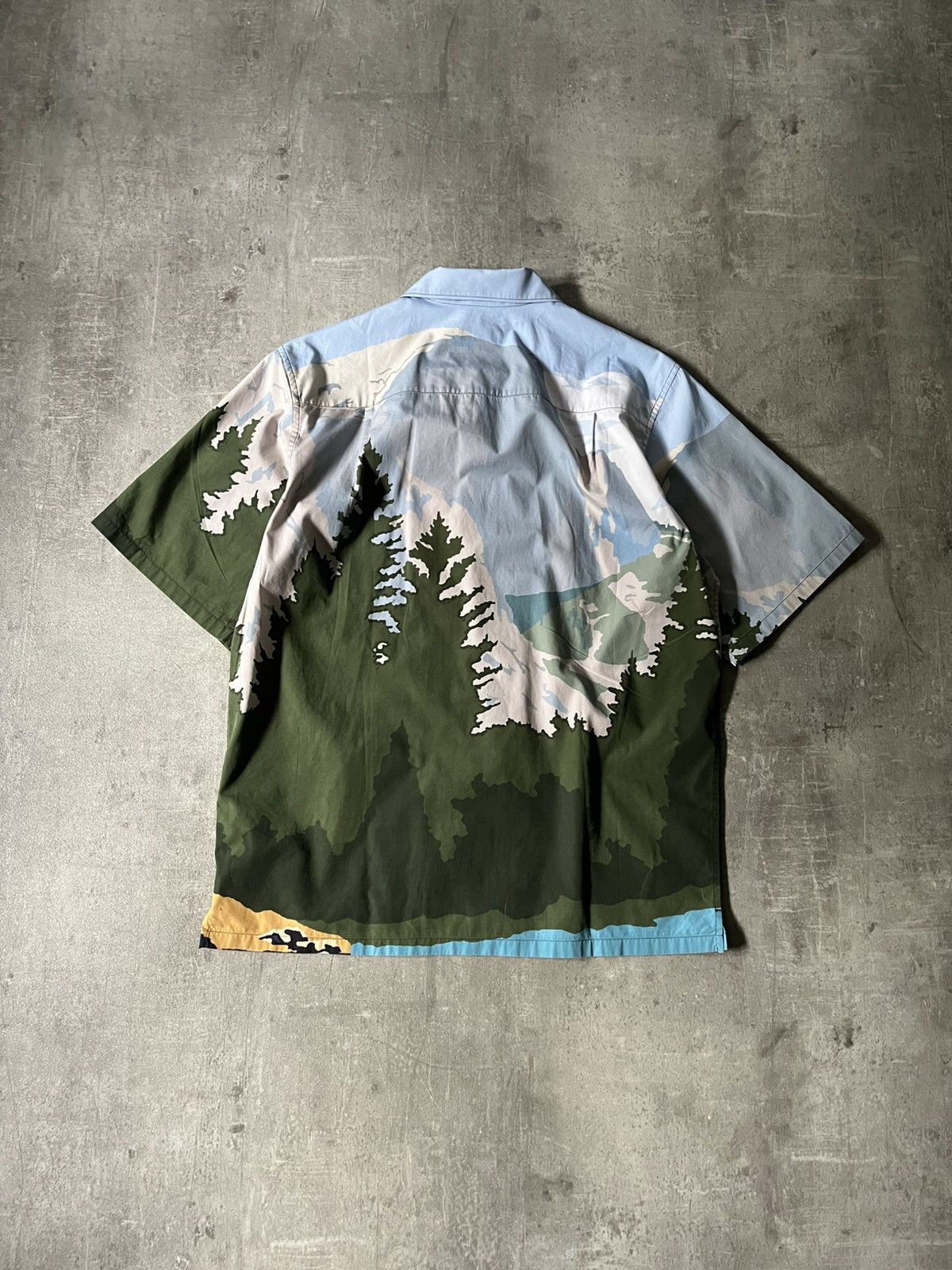 Prada Prada S/S 17 Landscape Mountain button up shirt Size US M / EU 48-50 / 2 - 8 Thumbnail