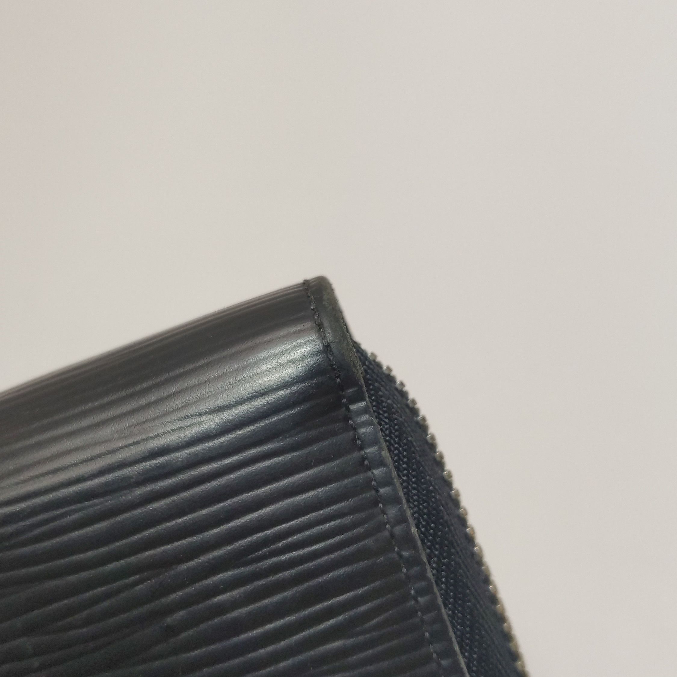 Louis Vuitton Louis Vuitton (LV) Zippy cowhide ripple zip around wallet - Size ONE SIZE - 5 Thumbnail