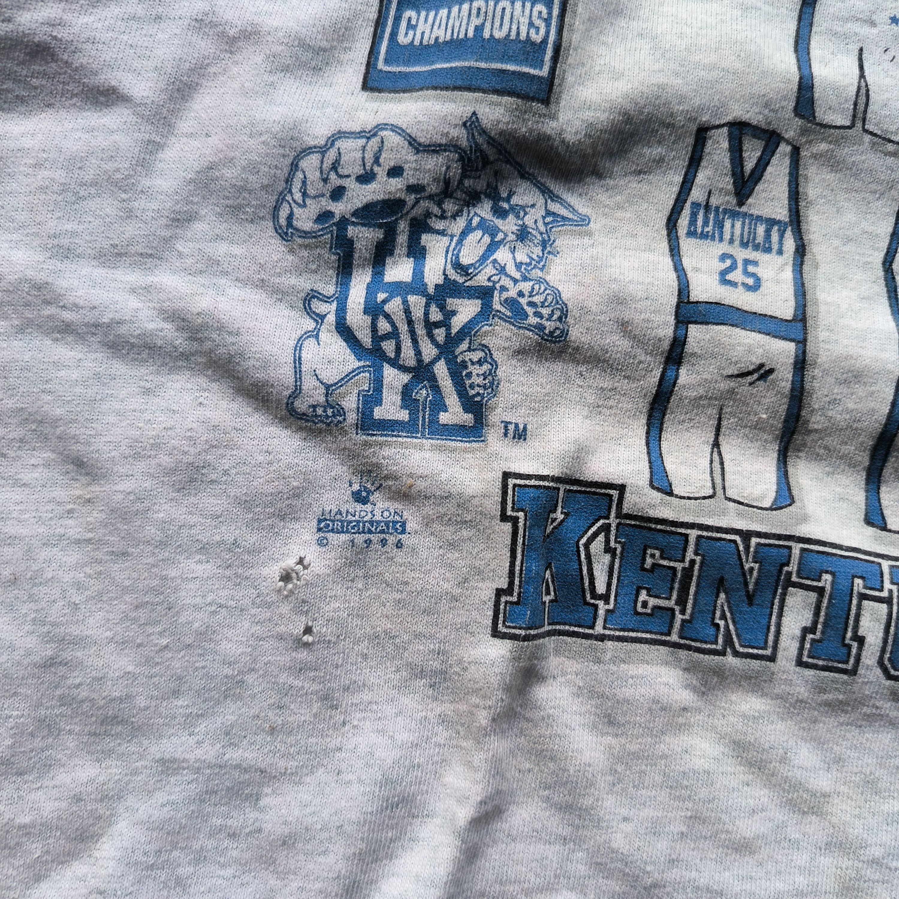 Vintage Vintage 1990s Kentucky Wildcats Champion 1996 Size US L / EU 52-54 / 3 - 3 Thumbnail