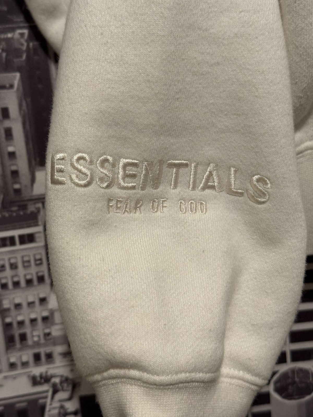 Fear of God FW19 Fear of God Essentials 3M Graphic Crewneck White SZ S🔥 Size US S / EU 44-46 / 1 - 4 Thumbnail
