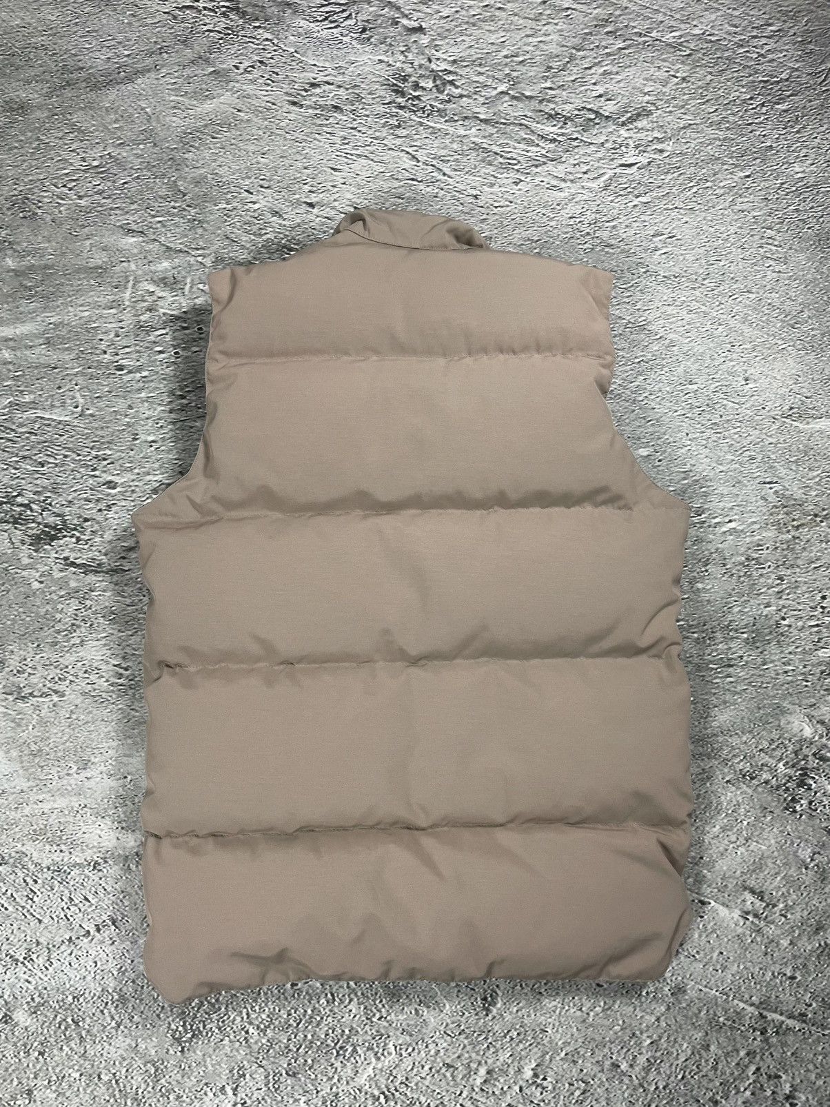 Canada Goose Canada Goose vintage beige puffer vest Size US M / EU 48-50 / 2 - 5 Thumbnail