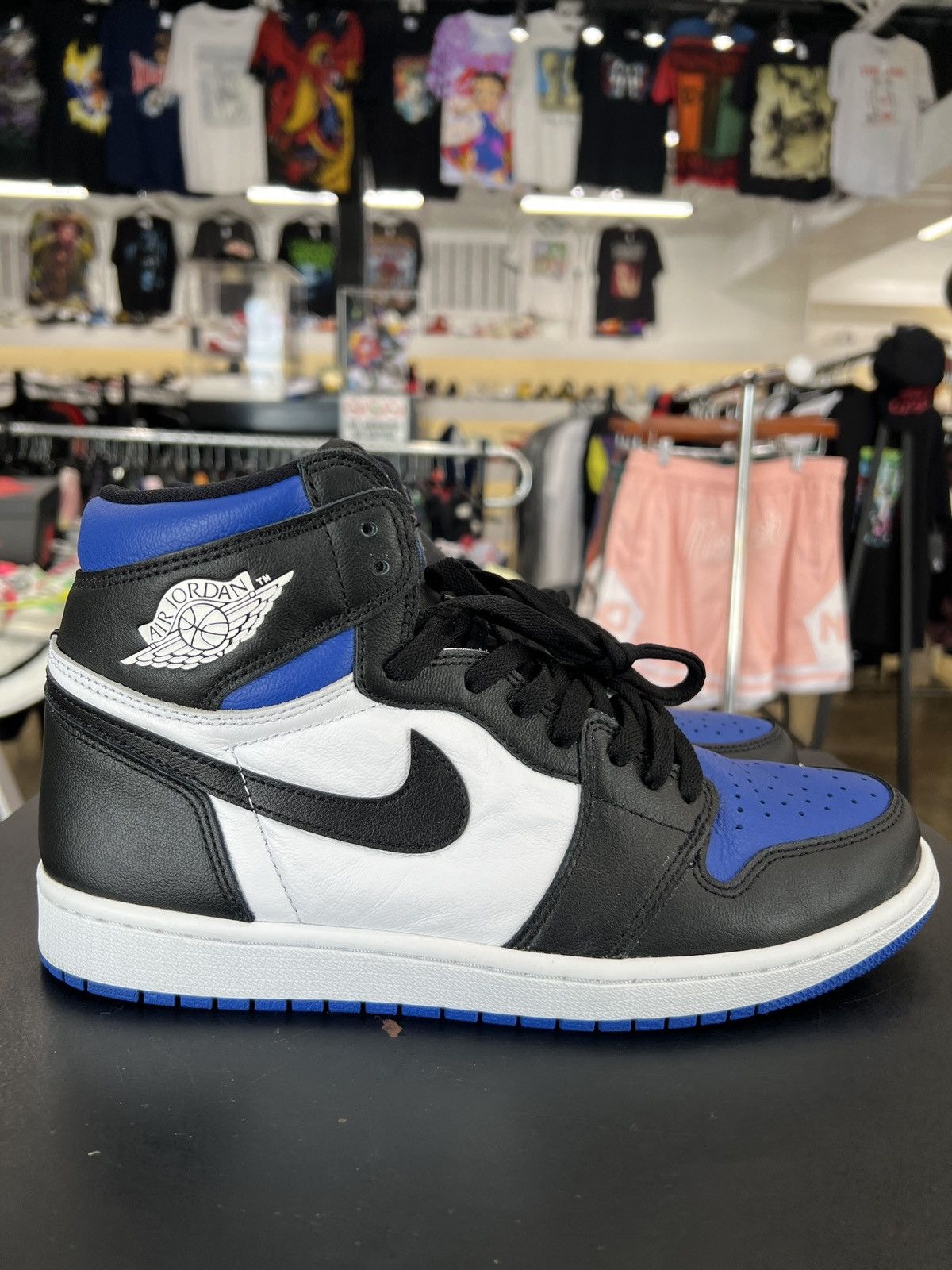 Jordan Brand Air Jordan 1 High Royal Toe Size 10 (2020) Size US 10 / EU 43 - 6 Thumbnail