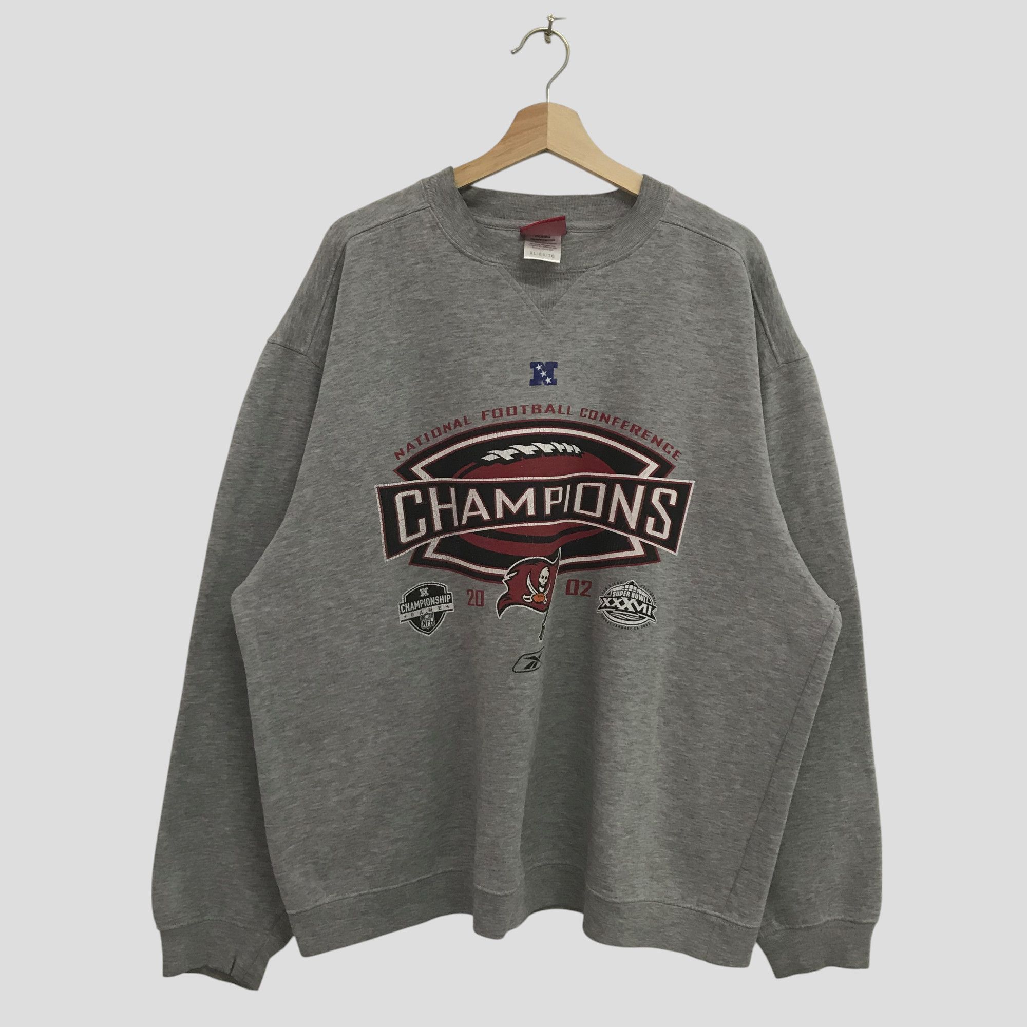 Champion Vintage Tampa Bay Buccaneers Grey Sweatshirt - 472 Size US XL / EU 56 / 4 - 1 Thumbnail