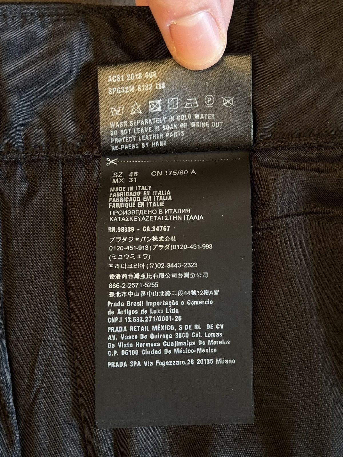 Prada PRADA re-nylon black padded SHORTS FW18 Size US 30 / EU 46 - 11 Thumbnail