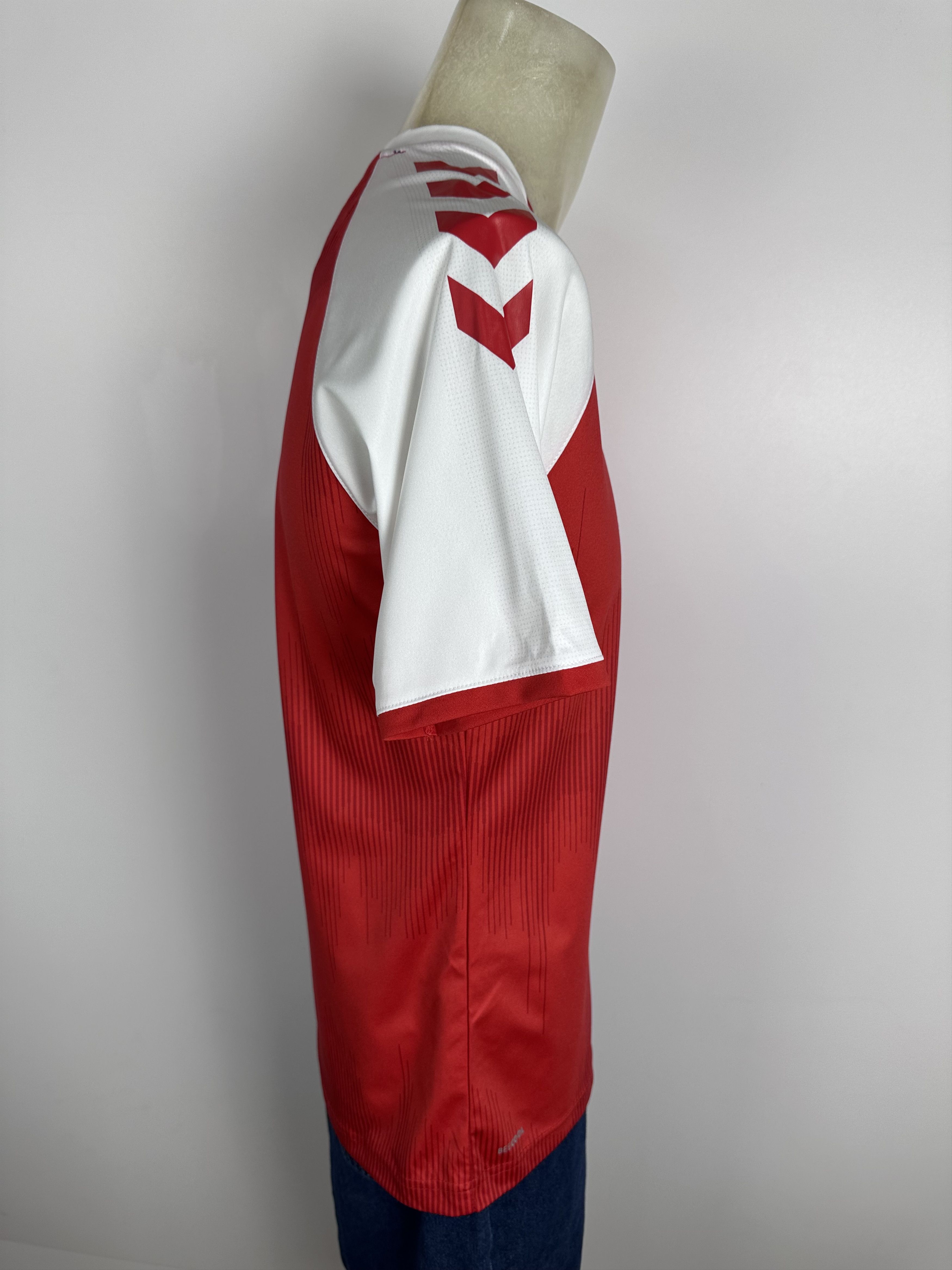Hummel DENMARK 2021 2022 FOOTBALL SHIRT SOCCER JERSEY #5 MAEHLE Size US M / EU 48-50 / 2 - 3 Thumbnail